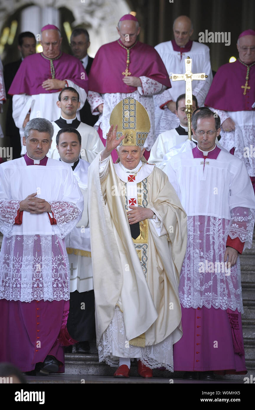 Pope Benedict XVI (C) leads the beatification ceremony of Pope John ...