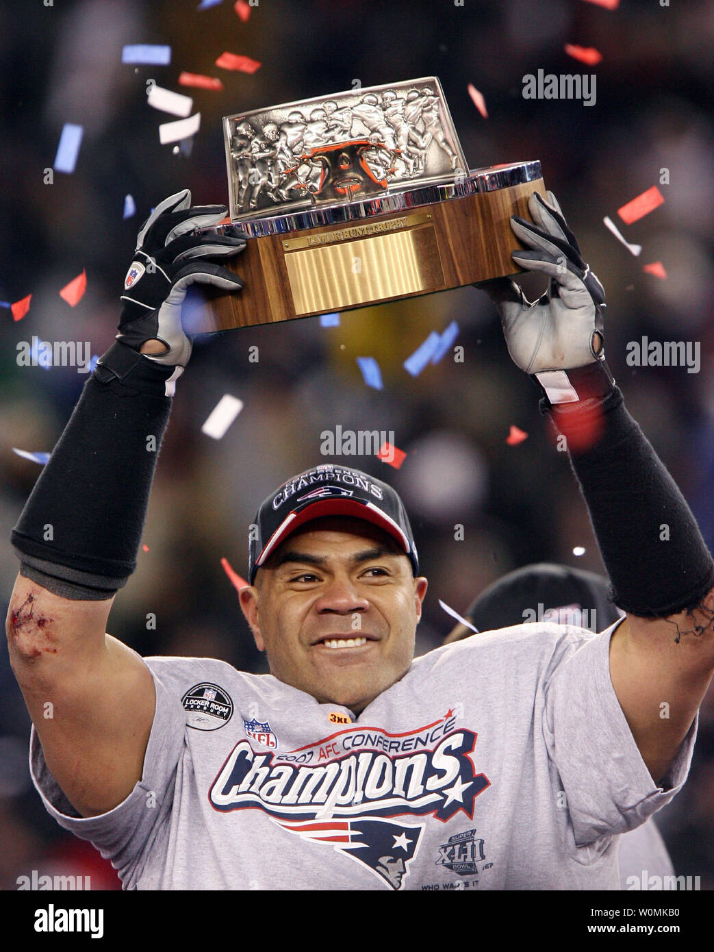 OCEANSIDE: Football great Junior Seau, 43, dead in apparent suicide - The  San Diego Union-Tribune