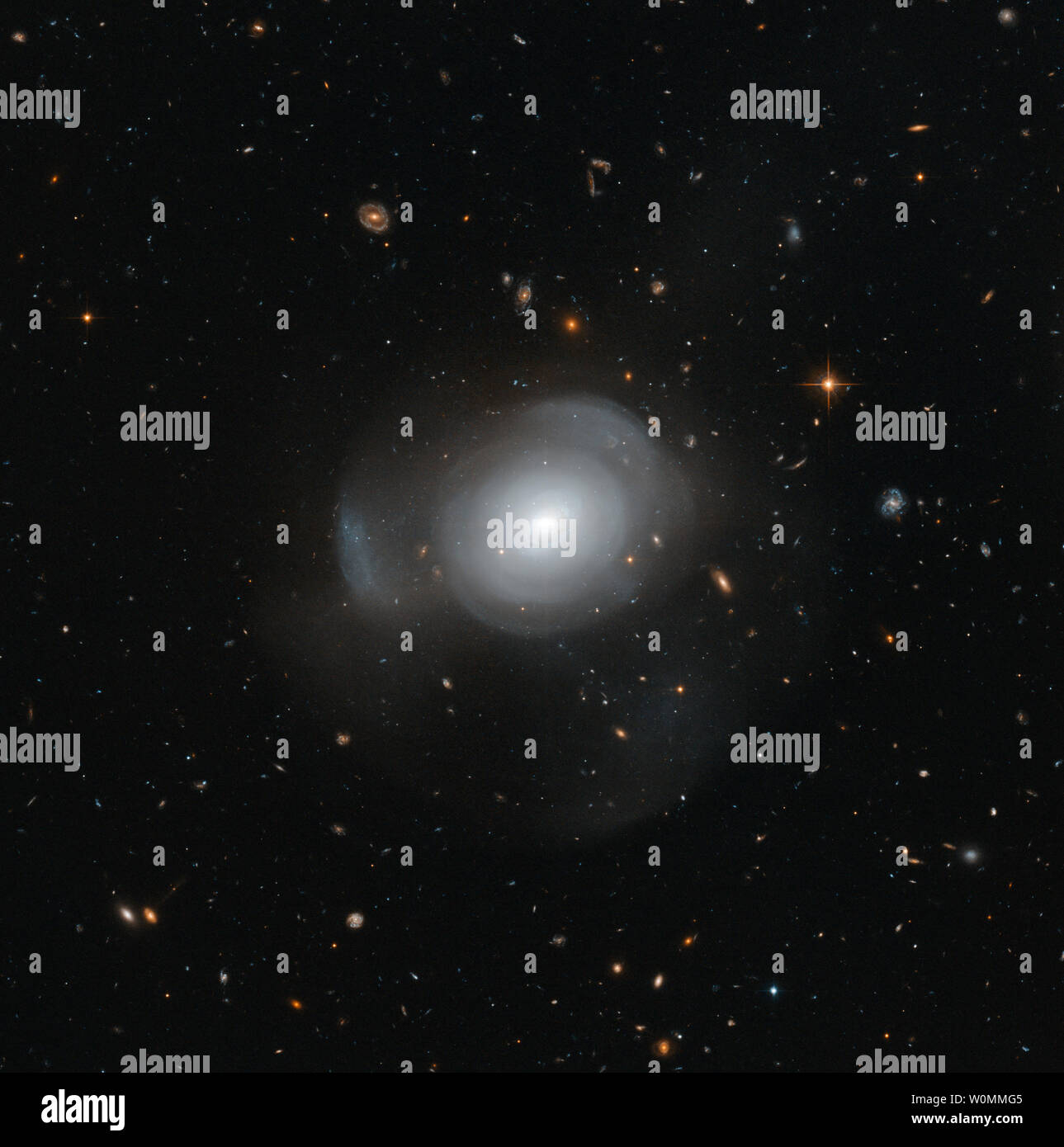 hubble elliptical galaxy