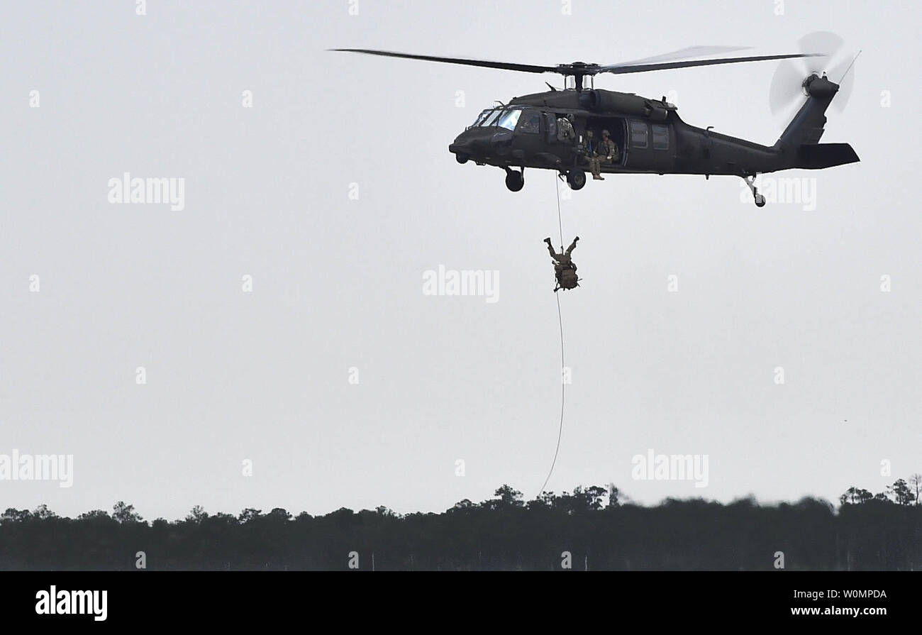 Soldiers fast rope from a UH-60 Black Hawk during Emerald Warrior 16 on ...
