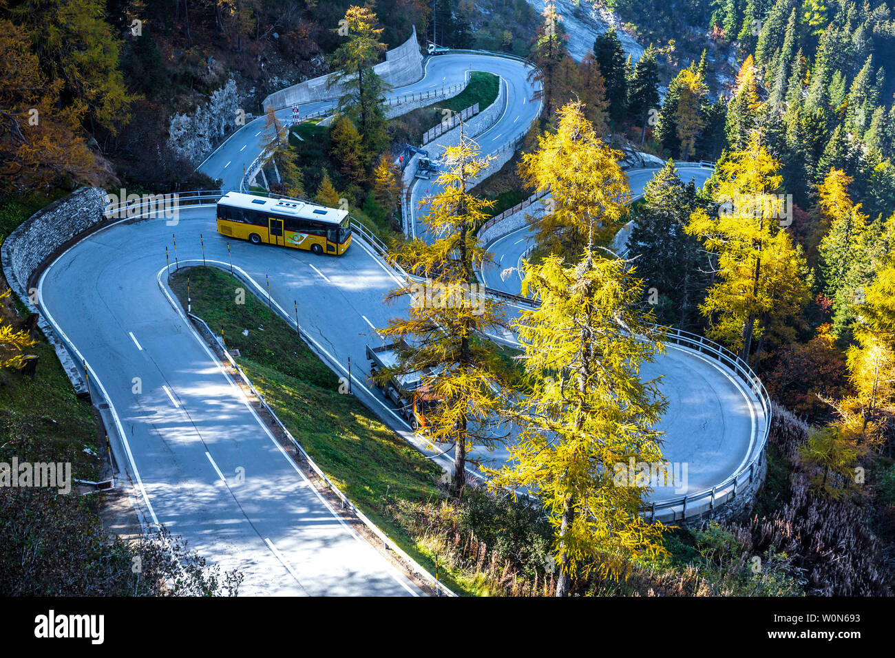 Malaga pass, Swiss Alpes. Spectacular curves in the landscape. Stock Photo