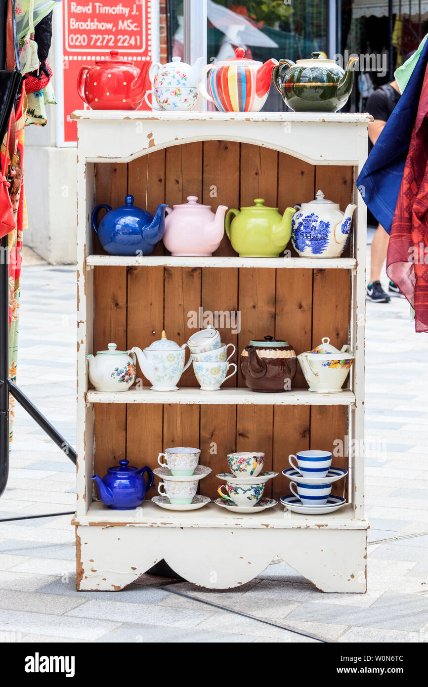 Teapots and cups hires stock photography and images Alamy