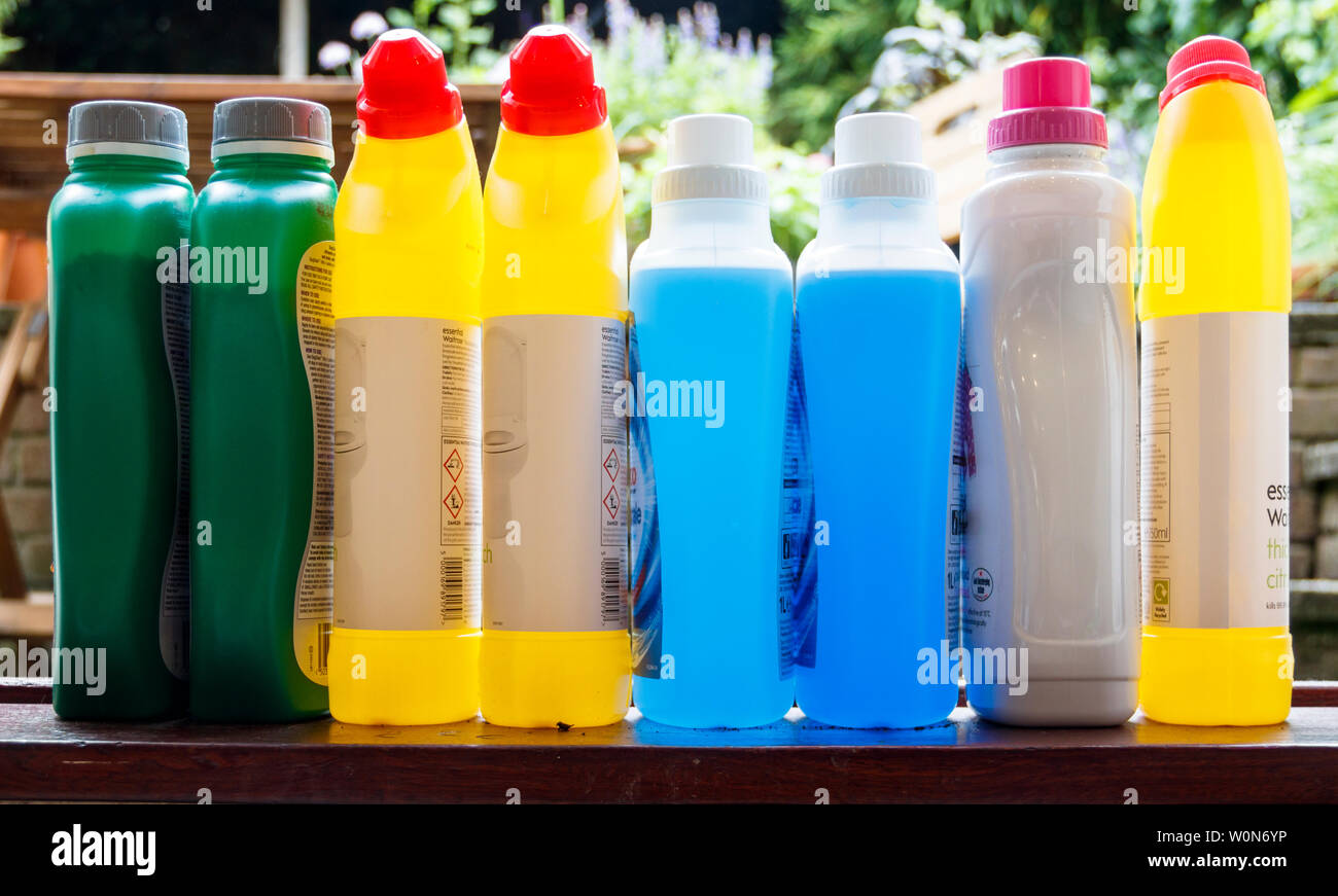 Household cleaning products shelf hires stock photography and images