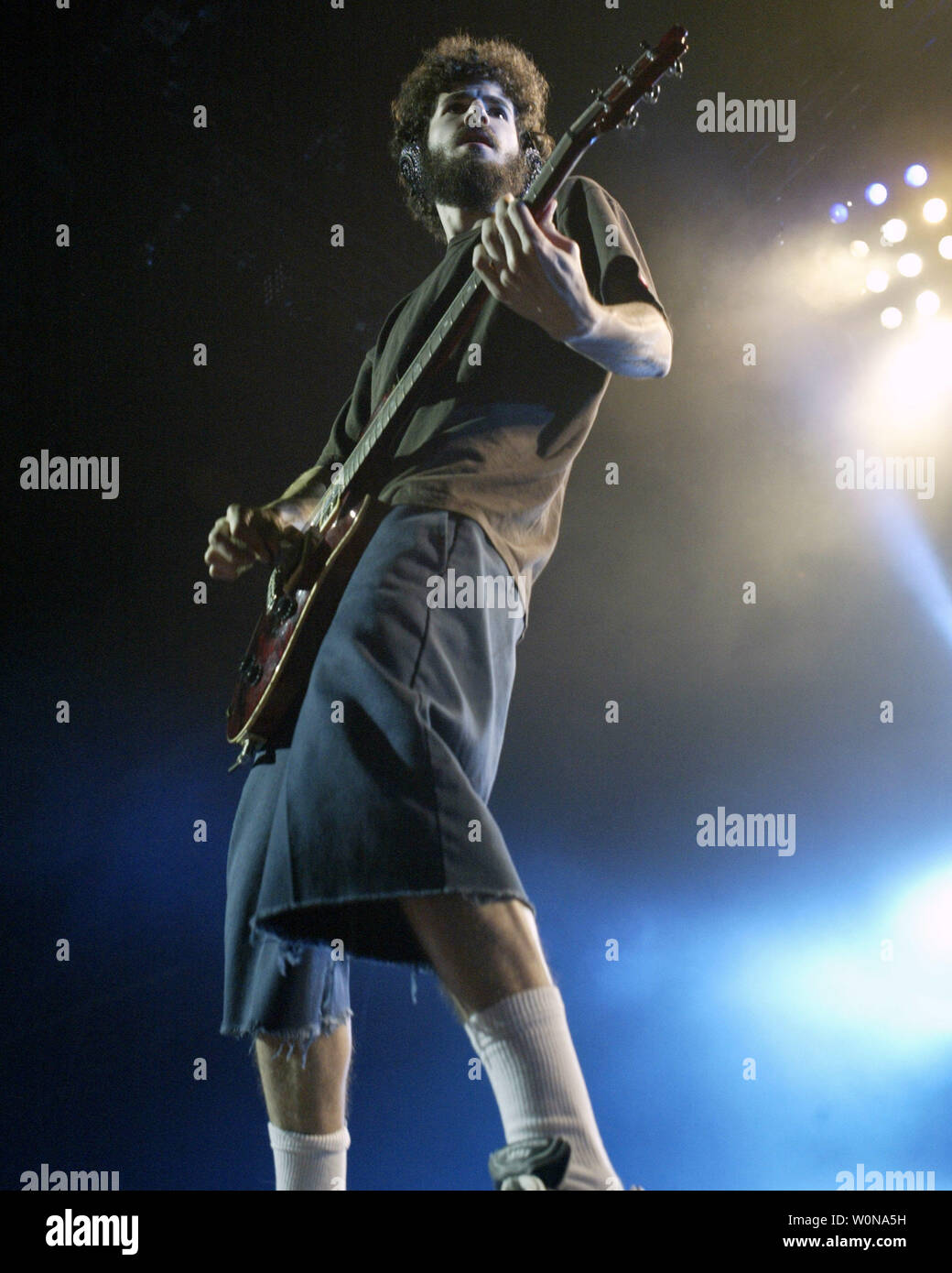 Brad Delson of Linkin Park,  performs in concert during the Projekt Revolution 2004 Tour, at the Sound Advice Amphitheatre , in West Palm Beach,  Florida, on August 17, 2004.  (UPI Photo/Michael Bush) Stock Photo