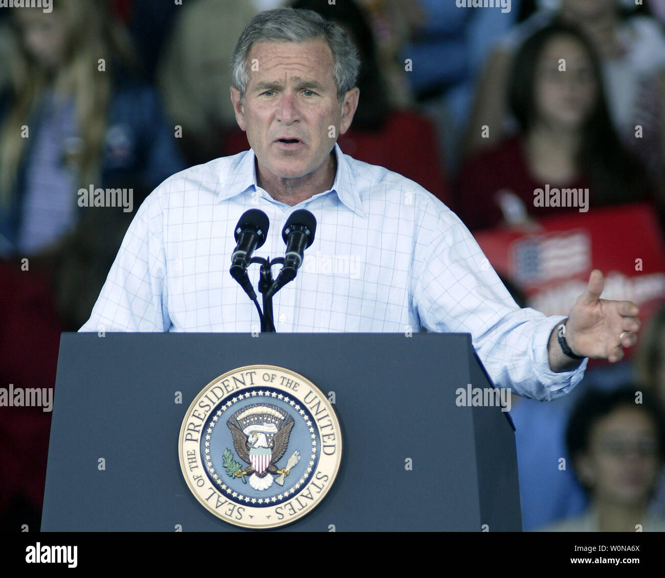 President George W Bush speaks at a 'Victory 2004' rally, at the Sound Advice Amphitheatre , in West Palm Beach,  Florida, on October 16, 2004.  (UPI Photo/Michael Bush) Stock Photo