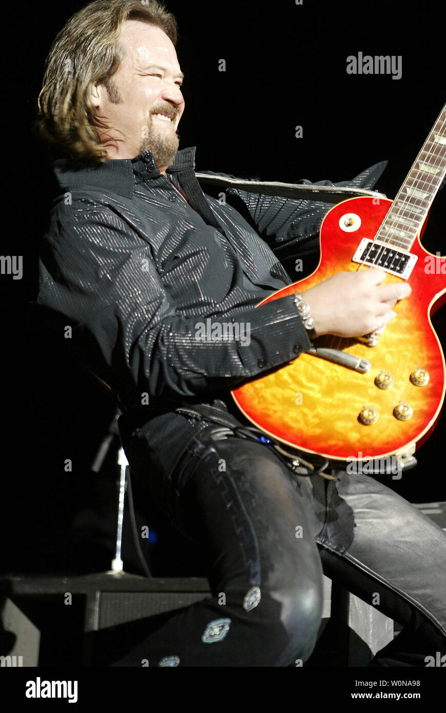 Travis Tritt performs in concert, at the Sound Advice Amphitheatre , in West Palm Beach,  Florida, on January 27, 2005.  (UPI Photo/Michael Bush) Stock Photo