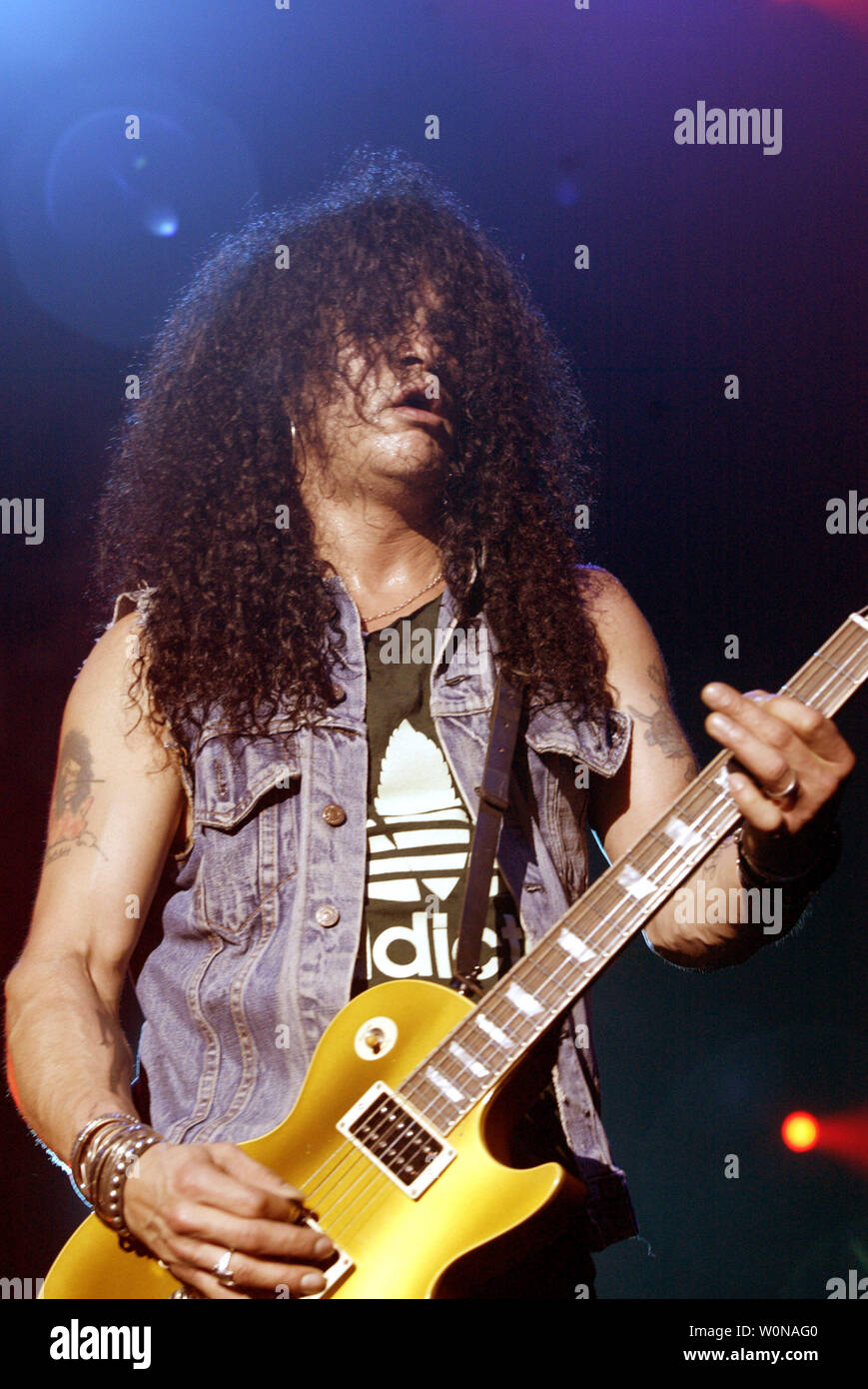 Slash 2005 Slash with Velvet Revolver performs in concert, at the Sound Advice ...