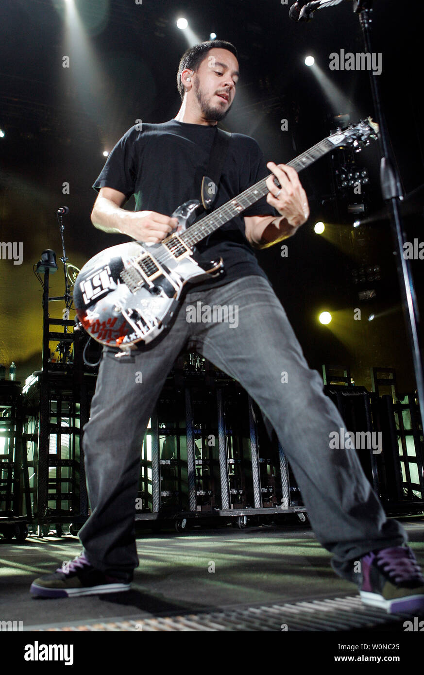 Mike Shinoda with Linkin Park performs in concert during the Projekt Revolution Tour at the Sound Advice Amphitheatre in West Palm Beach Florida on August 10, 2007.  (UPI Photo/Michael Bush) Stock Photo