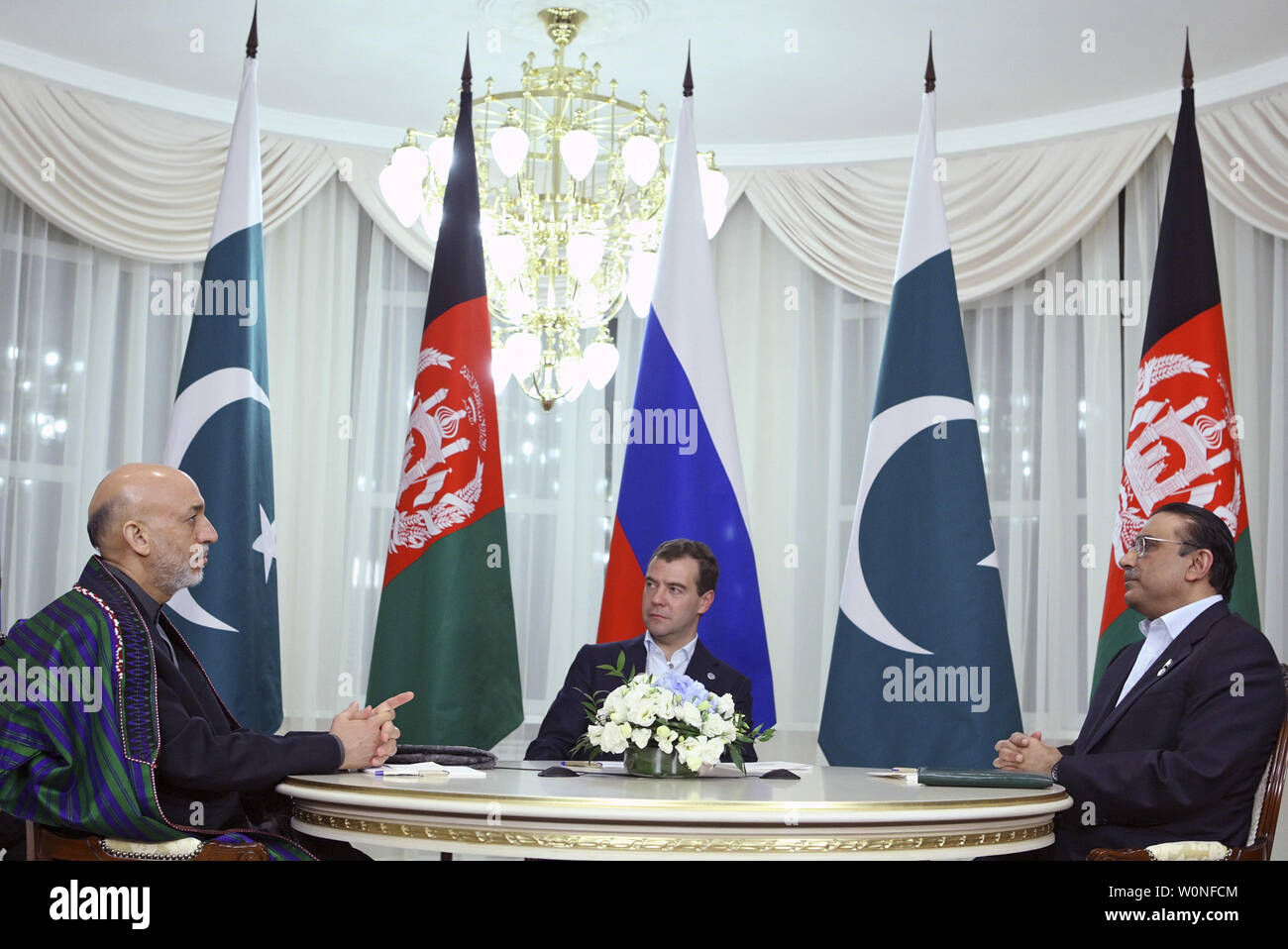 Russian President Dmitry Medvedev (C), Afghan President Hamid Karzai (L) and Pakistan President Asif Ali Zardari meet during the Shanghai Cooperation Organization (SCO) summit at a government residence outside of the Ural Mountains city of Yekaterinburg on June 15, 2009. The SCO groups Russia, China, Kazakhstan, Uzbekistan, Tajikistan and Kyrgyzstan but leaders of Afghanistan, Pakistan and India and Iran will also attend the summit. (UPI Photo/Anatoli Zhdanov) Stock Photo
