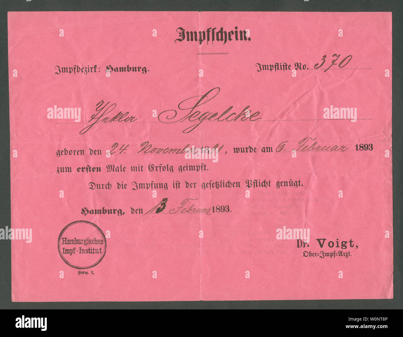 Europa, Deutschland, Hamburg, roter Impfschein , Vorderseite, ausgestellt am 13. 02. 1893 / Europe, Germany, Hamburg, red certificate of vaccination Stock Photo