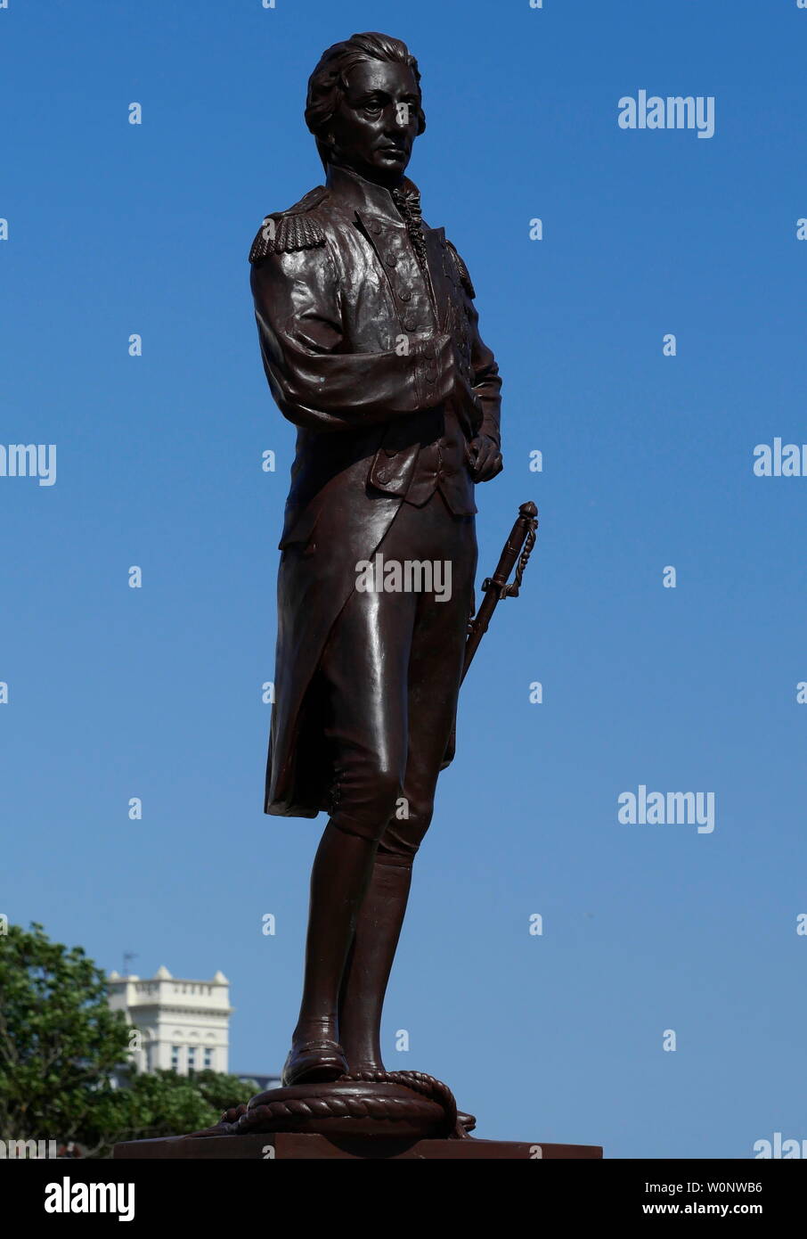AJAXNETPHOTO. 3RD JUNE, 2019. SOUTHSEA, ENGLAND. - TRAFALGAR HERO - BRONZE STATUE OF BATTLE OF TRAFALGAR COMMANDER ADMIRAL HORATIO NELSON NEAR GRAND PARADE, OLD PORTSMOUTH. STATUE WAS CENTRE OF A DISPUTE BETWEEN PORTSMOUTH COUNCIL AND PROTESTORS AGAINST MOVING IT FROM ITS ORIGINAL LOCATION NEAR SOUTHSEA COMMON CLOSER TO THE SEA. PHOTO:JONATHAN EASTLAND/AJAX REF:GX8 190306 369 Stock Photo