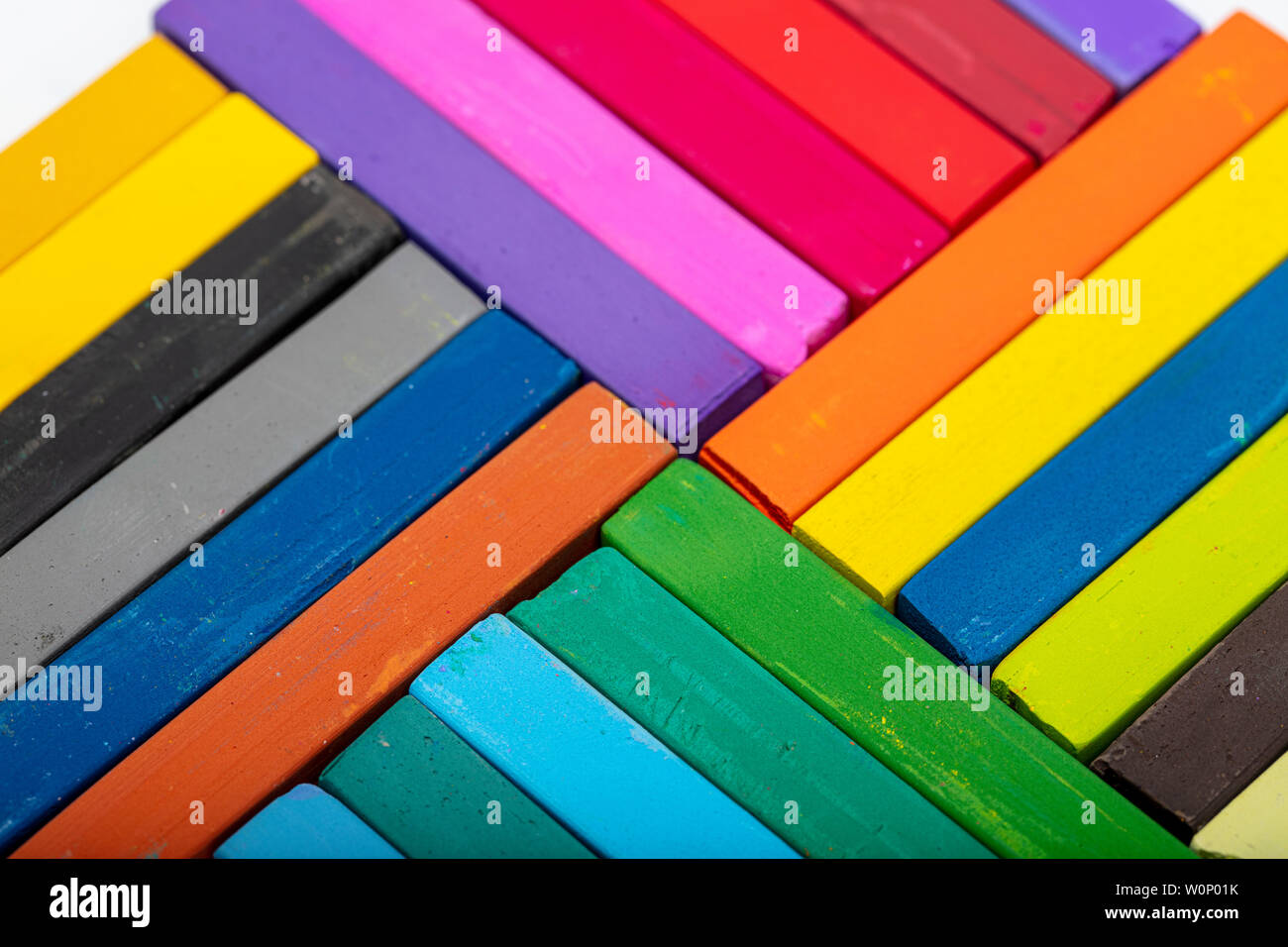 Coloured chalks hi-res stock photography and images - Alamy