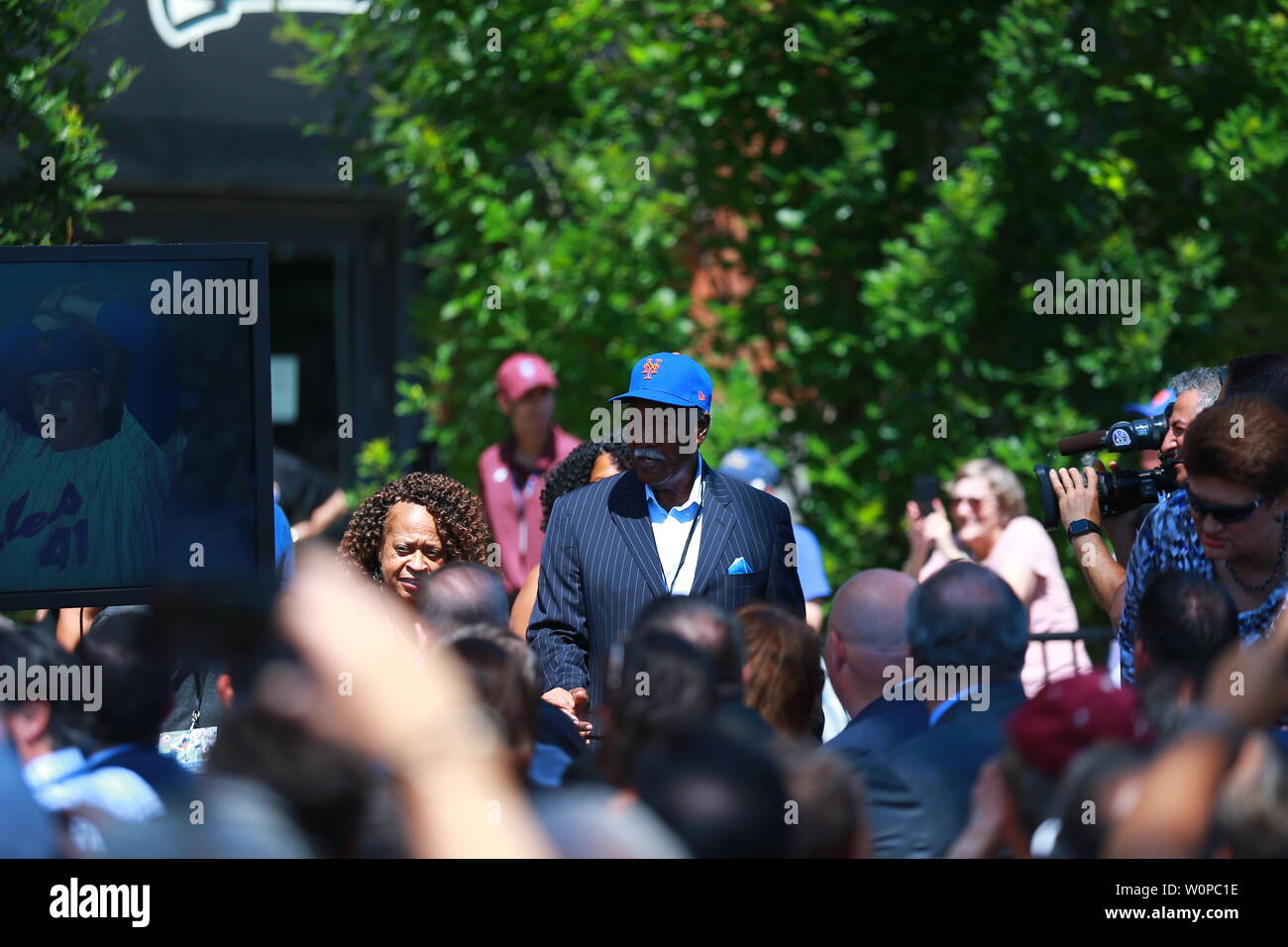 Tom seaver ceremony hi-res stock photography and images - Alamy