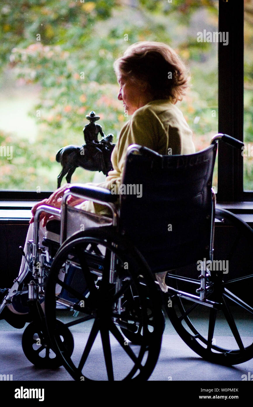 Sad old woman in wheelchair hi-res stock photography and images - Alamy