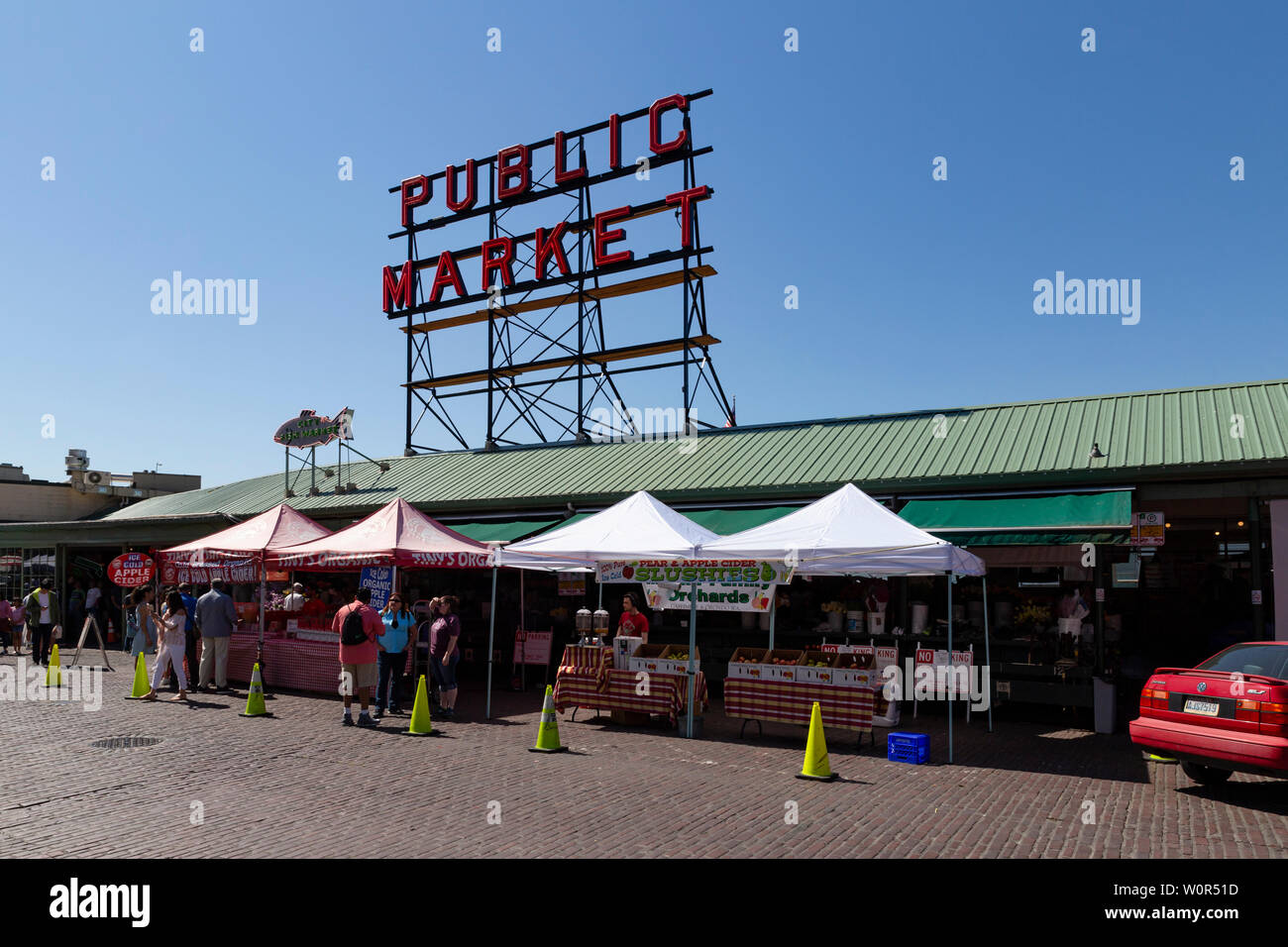 United States of America, USA, Seattle, Washington, Pike Place, May 10th 2019. Street view of Pike Place Market with the red public market sign. Stock Photo