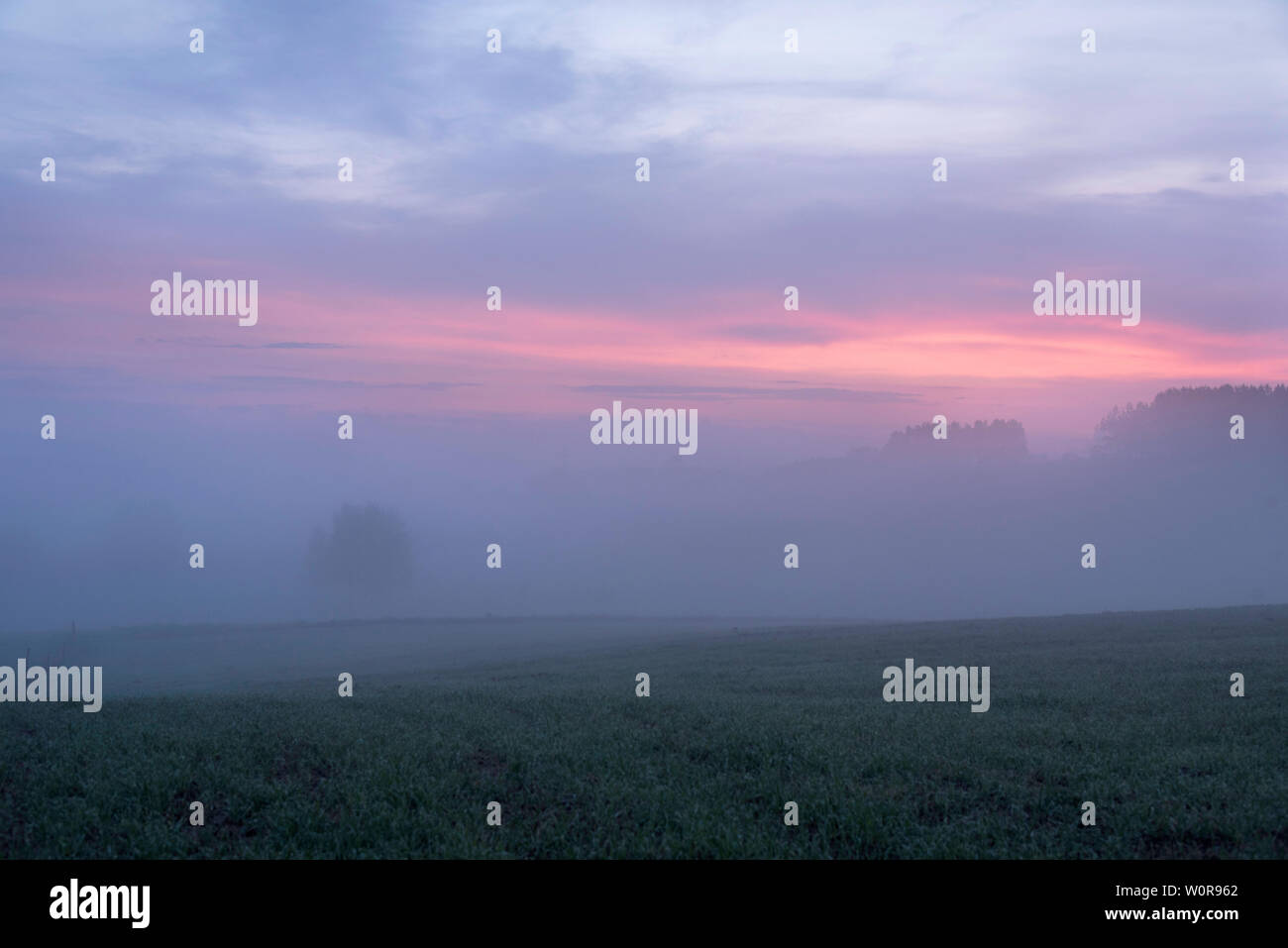 Fog hills hi-res stock photography and images - Alamy