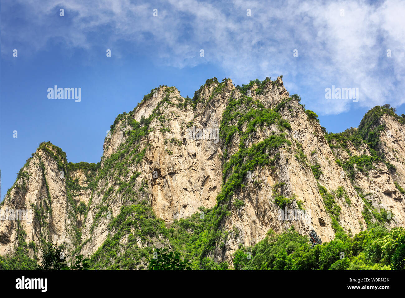 Blue sky, White Cloud Peak Stock Photo Alamy