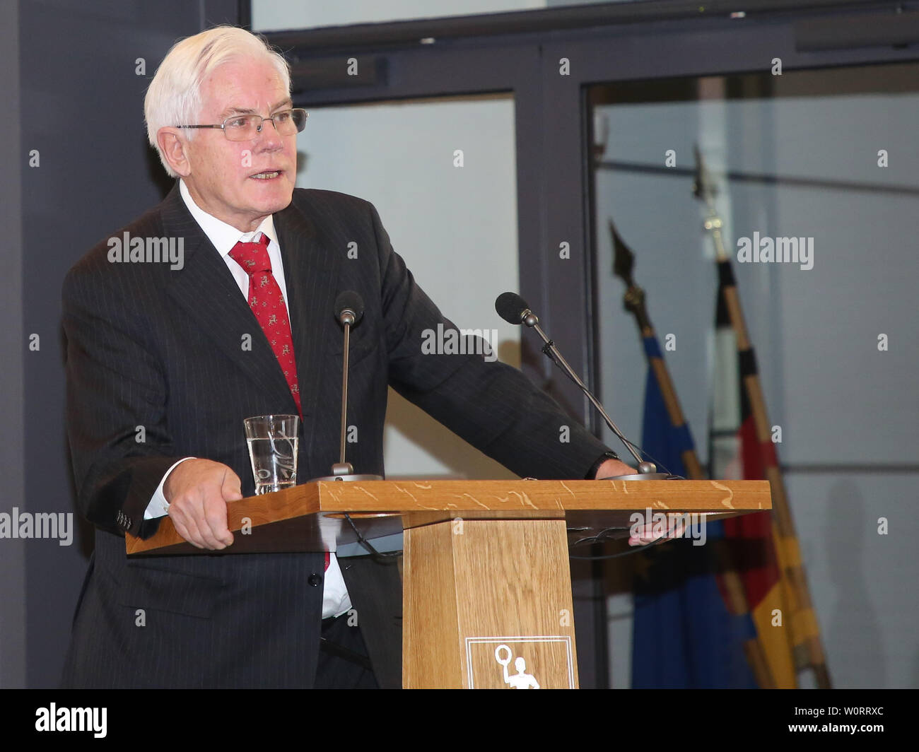 Ex Ministerprasident Von Niedersachsen Und Ex Oberburgermeister Von Braunschweig Gerhard Glogowski Spd Beim Festakt Zum 80 Geburtstag Des Magdeburger Ehrenburgers Willi Polte Stock Photo Alamy