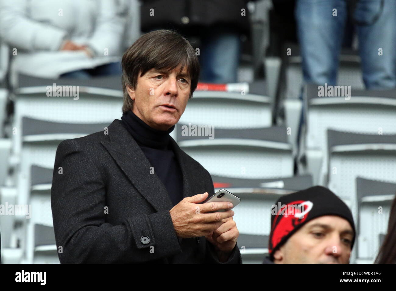 Bundestrainer Joachim Jogi Löw mit Smartphone beim Spiel der 1. BL: 17-18 - 19. Spieltag -  SC Freiburg vs. RB Leipzig Stock Photo