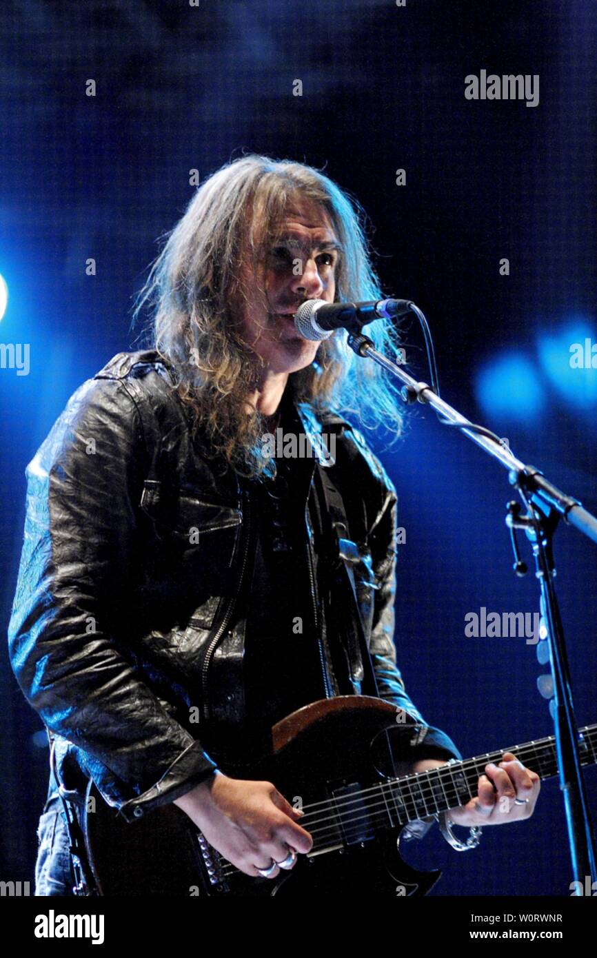 Die Englische Band New Model Army Bei Ihrem Auftritt Beim Burg Herzberg Festival 2010 In Breitenbach Die Band Um Den Sanger Gitarristen Justin Sullivan Wurde In Den 1980er Jahren Gegrundet Stock Photo