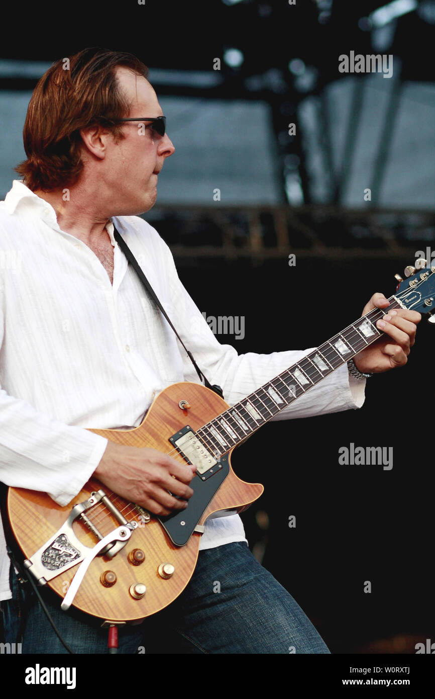 Der Us Amerikanische Gitarrist Joe Bonamassa Bei Seinem Auftritt Beim Burg Herzberg Festival 2009 In Breitenbach Stock Photo Alamy
