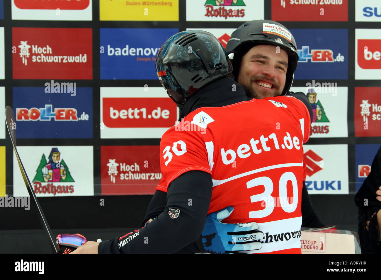 Gemeinsame Freude: Martin NOERL (DJK-SV Adlkofen GER) gratuliert Paul Berg (SC Konstanz GER) zum dritten Platz beim FIS Weltcup Snowboard SBX Feldberg - Sonntag Stock Photo