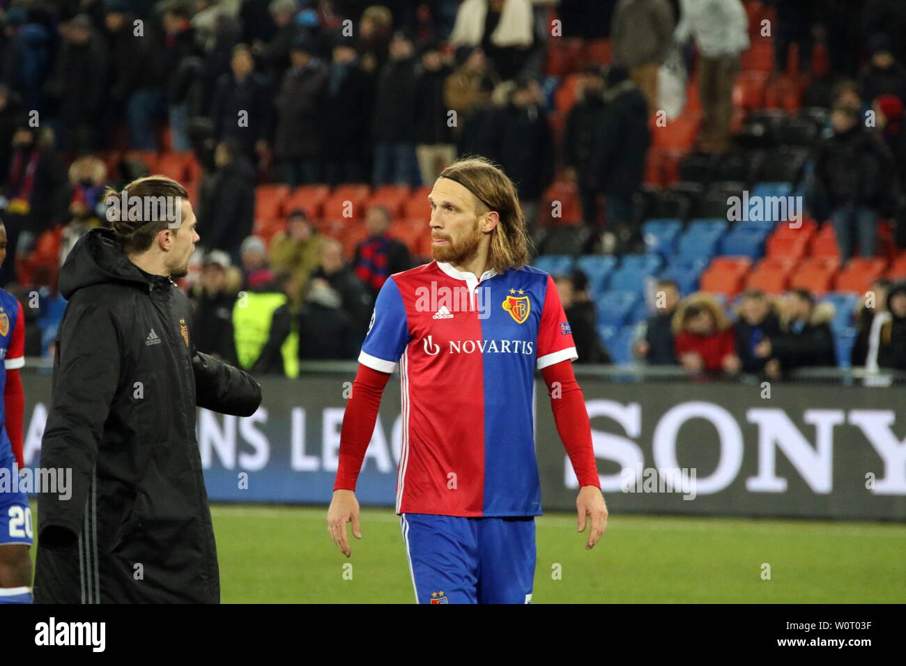 unzufrieden / enttäuscht / enttaeuscht / niedergeschlagen / frustriert, Michael Lang (Basel), Fussball-CL: Achtelfinale, FC Basel vs. Manchester City Stock Photo