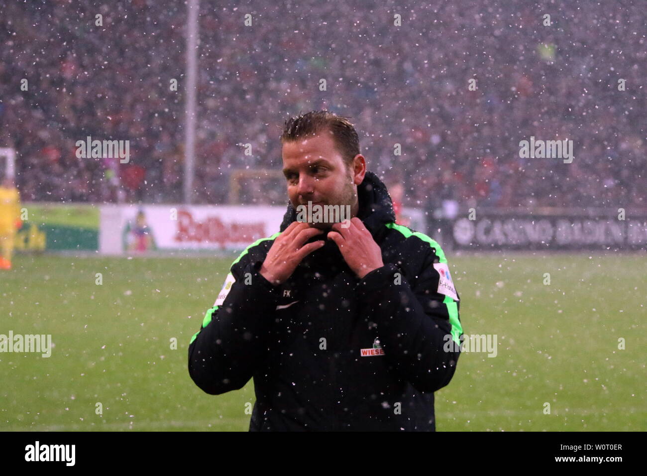 unzufrieden / enttäuscht / enttaeuscht / niedergeschlagen / frustriert, : Trainer Florian Kohfeldt (SV Werder Bremen), 1. BL: 17-18 -23. Spieltag - Freiburg vs. Bremen Stock Photo