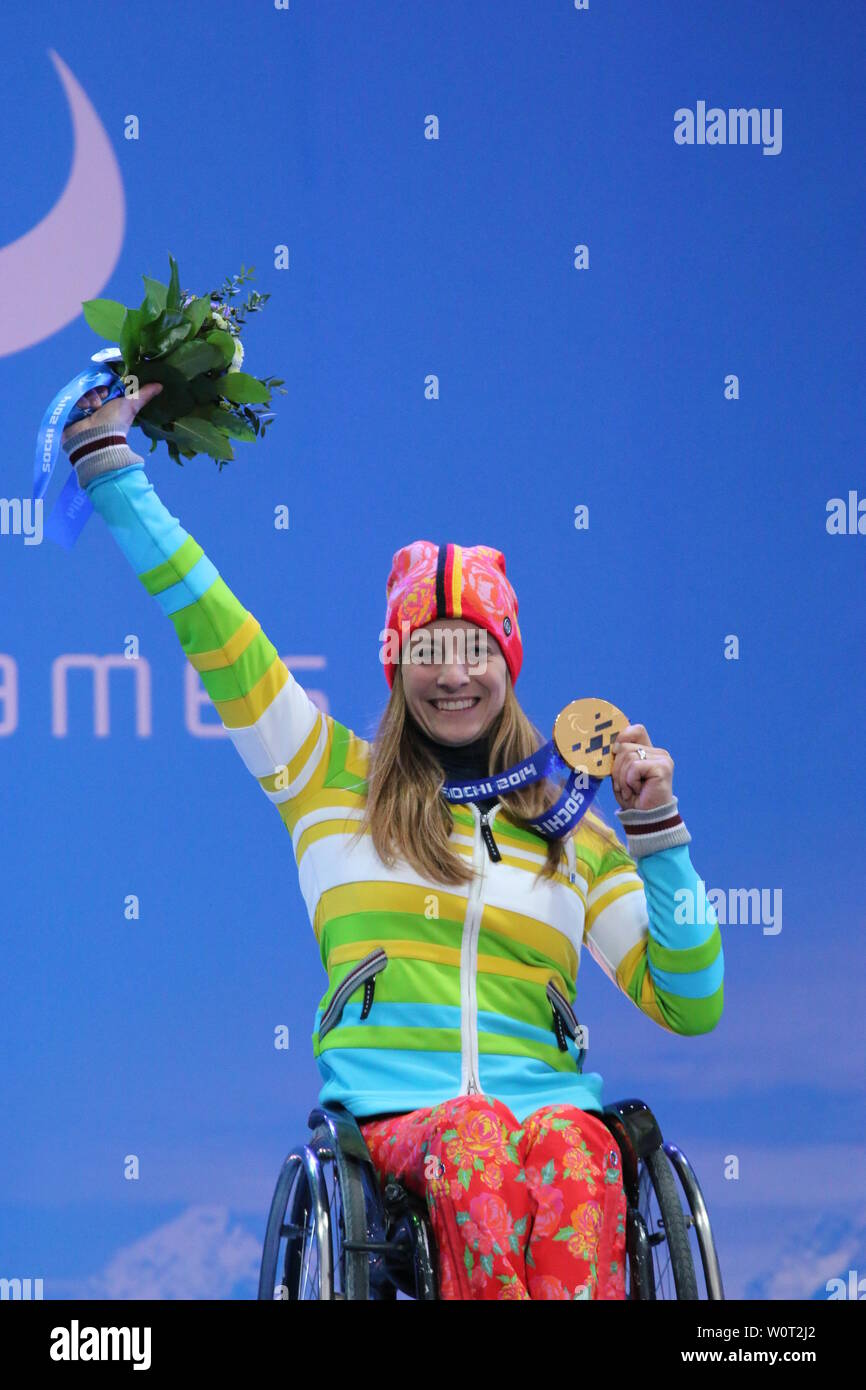Stolz präsentiert Anna SCHAFFELHUBER ihre dritte Goldmedaille bei der Siegerehrung des Slalom-WEttbewe bs  Siegerehrung Rosa Khutor Ski Alpin 6. Tag Paralympics Sotschi  Paralympics Sotschi 2014 / Paralympic Winter Games Sochi 2014 Stock Photo