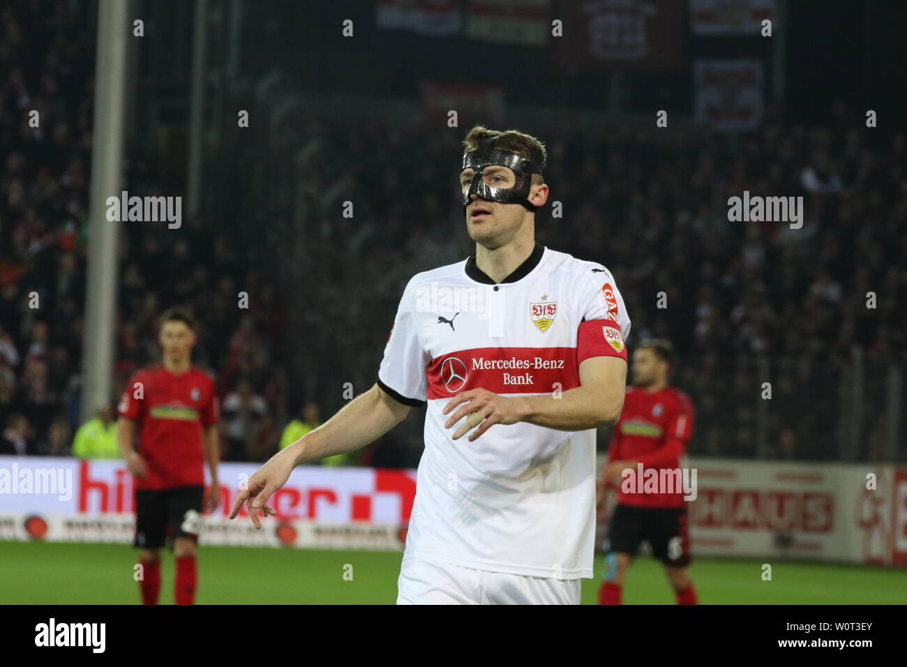 Christian Gentner (VfB Stuttgart), 1. BL: 17-18 -27. Spieltag - SC Freiburg  vs VfB Stuttgart Stock Photo - Alamy