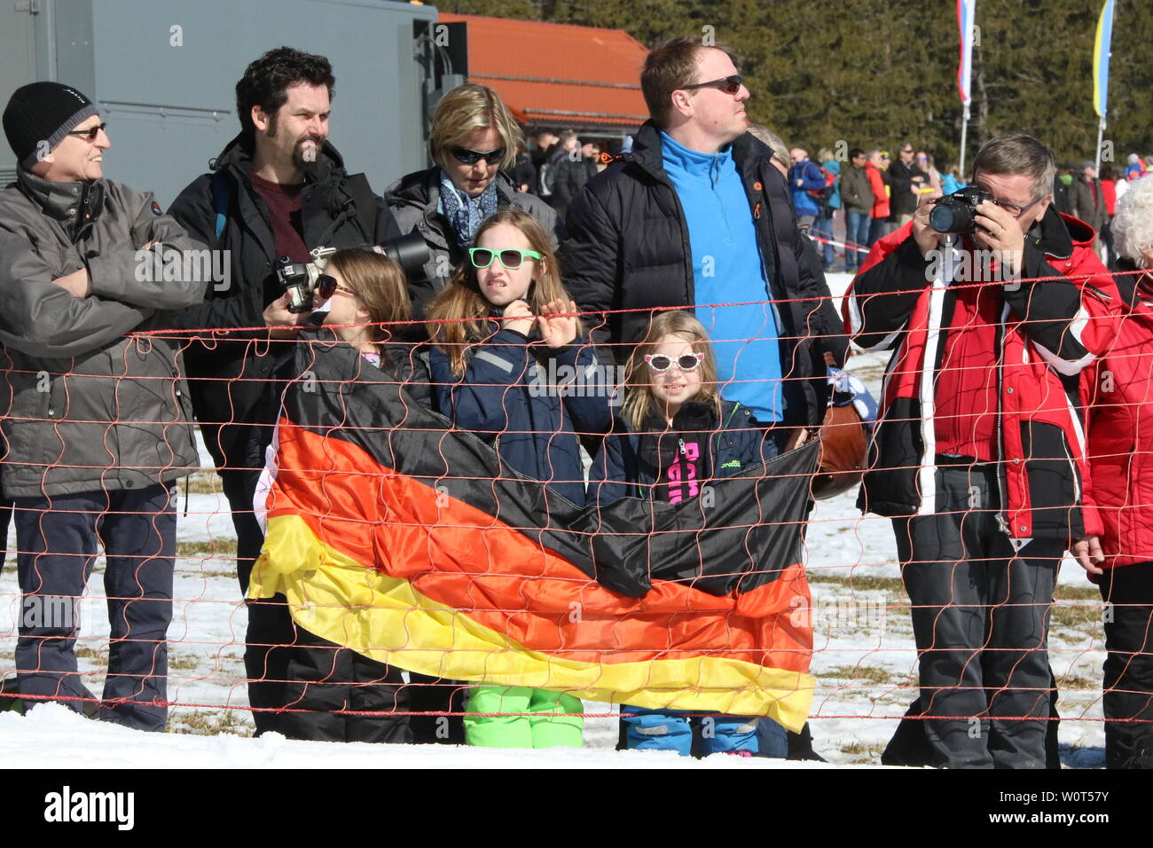 Fans an der Strecke beim Weltcup Nordische Kombination Schwarzwaldpokal 2018 Stock Photo