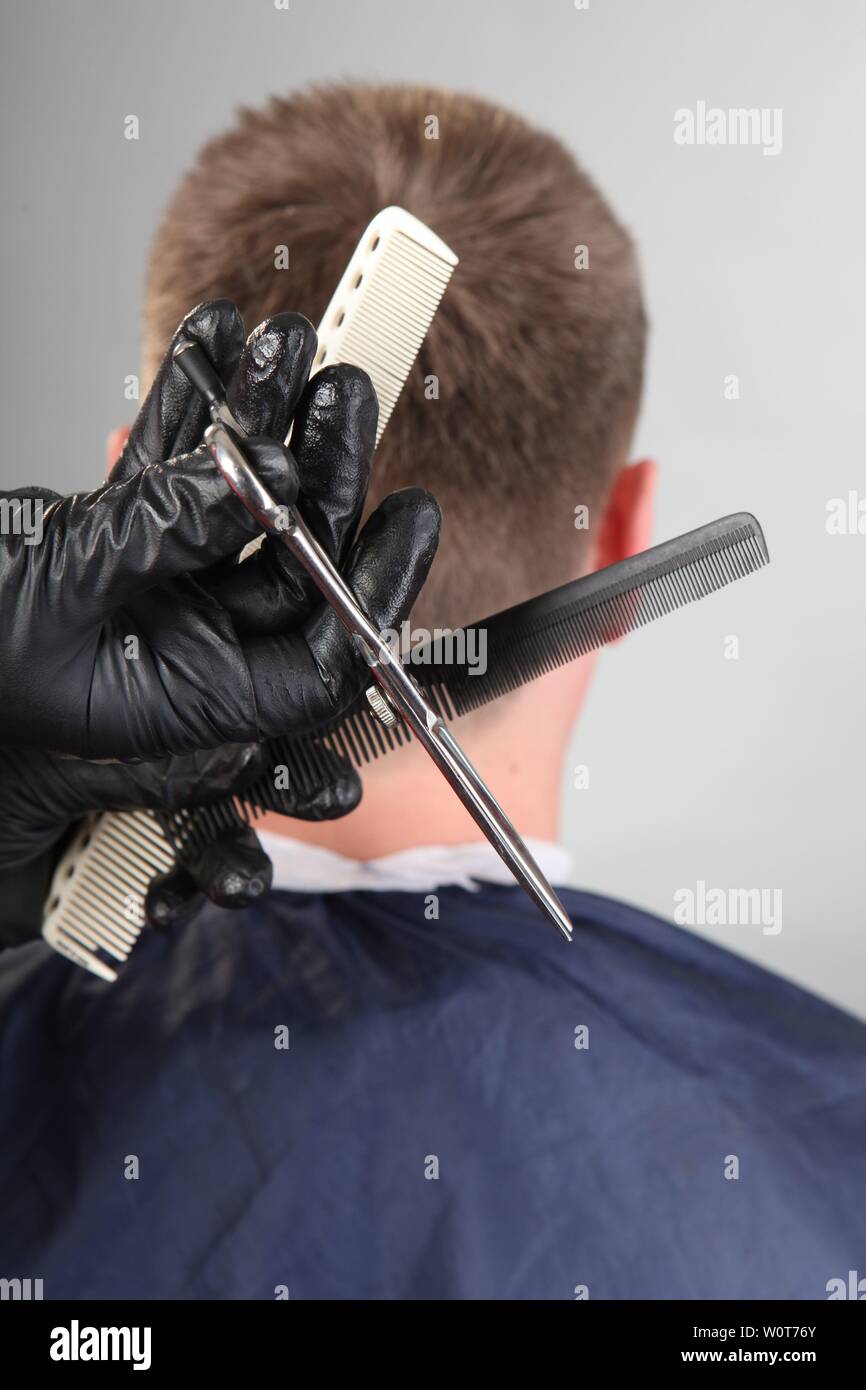 closeup hairdresser lessons with tools Stock Photo Alamy