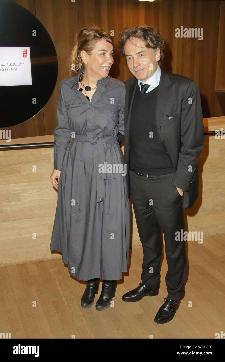 Giovanni Di Lorenzo Mit Karen Heumann Nannen Preis 2018 In Der Elbphilharmonie Hamburg 11 04 2018 Stock Photo Alamy