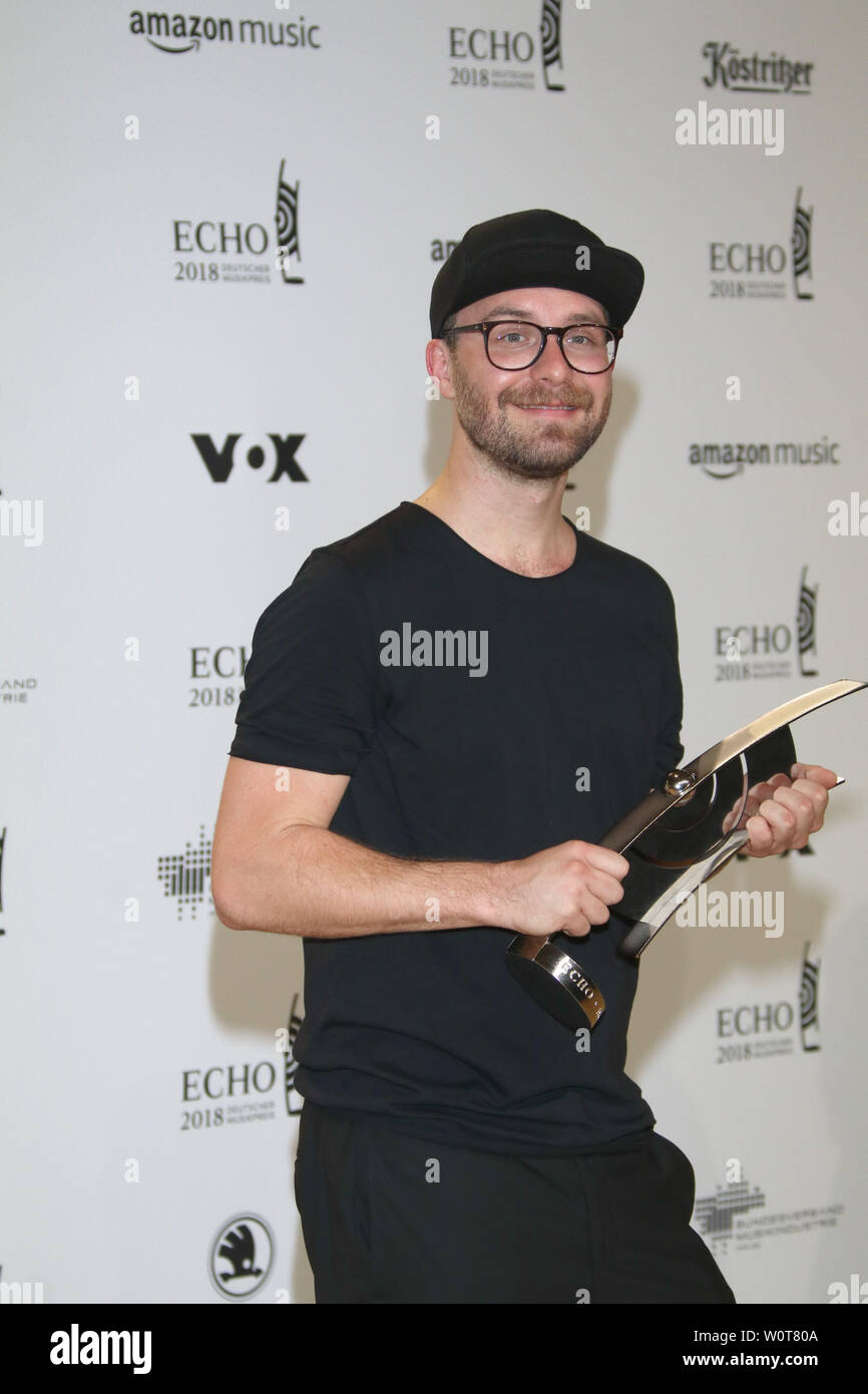 Mark Forster (Gewinner Kuenstler Pop National), Echo Verleihung 2018, Messe  Berlin, 12.04.2018 Stock Photo - Alamy