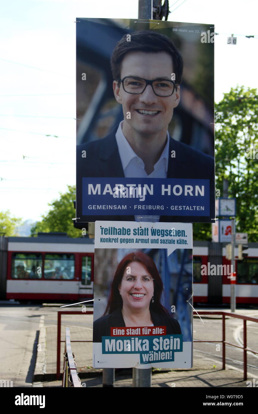 Gegenkandidaten für Freiburgs OB Dr. Dieter Salomon: Martin Horn und Monika  Stein - Wahlwerbung - OB-Wahl Freiburg 2018 Stock Photo - Alamy