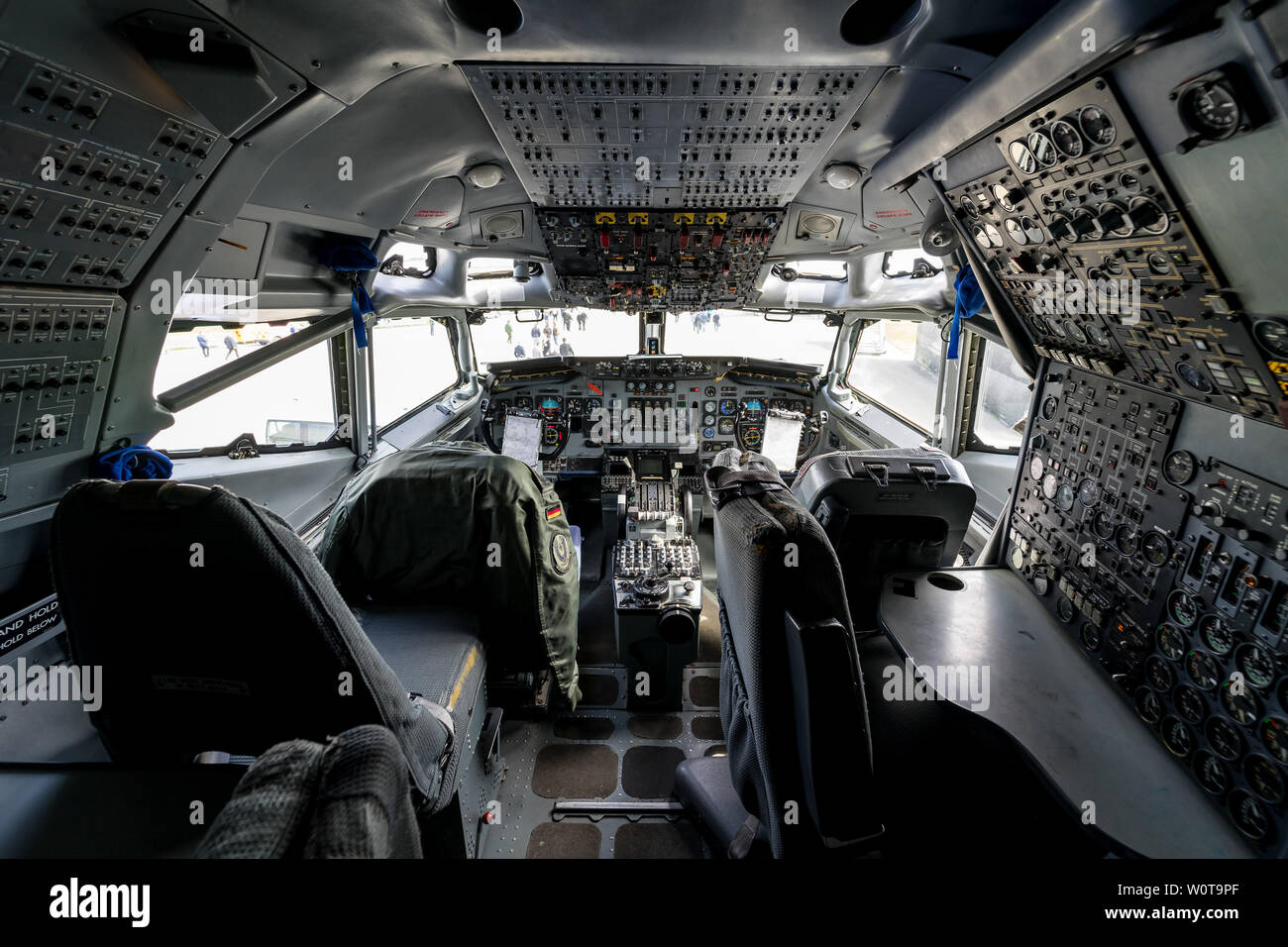Berlin Germany April 25 18 Cockpit Of Boeing E 3a Sentry Awacs Exhibition Ila Berlin Air Show 18 Stock Photo Alamy Berlin Germany April 25 18 Cockpit Of Boeing E 3a Sentry Awacs Exhibition Ila Berlin Air Show 18 Stock Photo Alamy