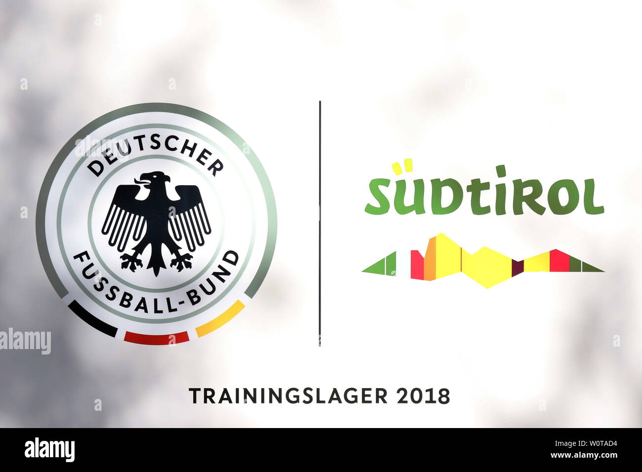 Hinweisschild auf das DFB-WM-Trainingslager 2018 in Suedtirol Stock Photo