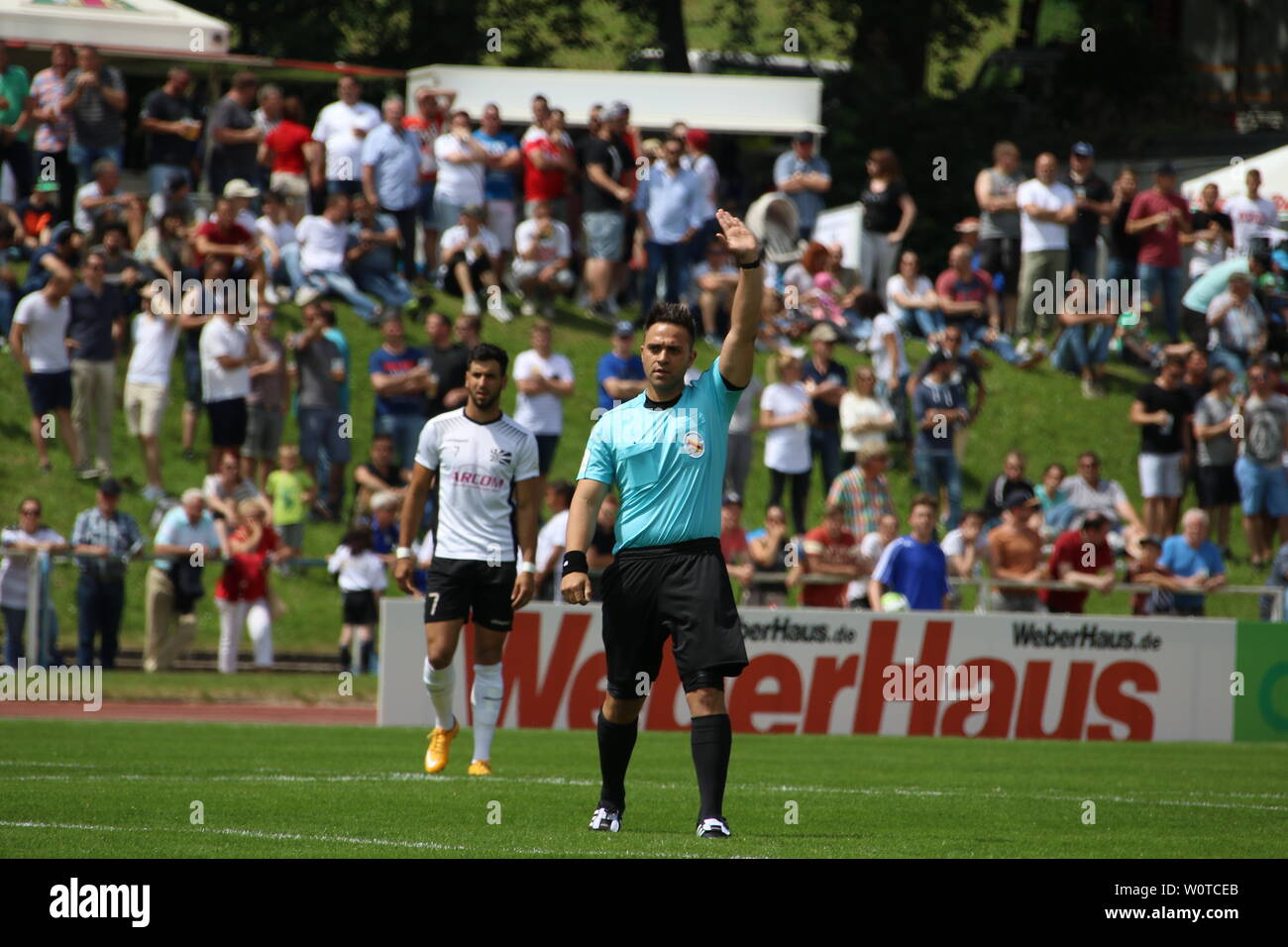 Luigi Satriano  (FC Zell im Wiesental) hatte alle Hände voll zu tun beim SBFV-Pokal Finale 2017/18: FC 08 Villingen - SV Linx Stock Photo