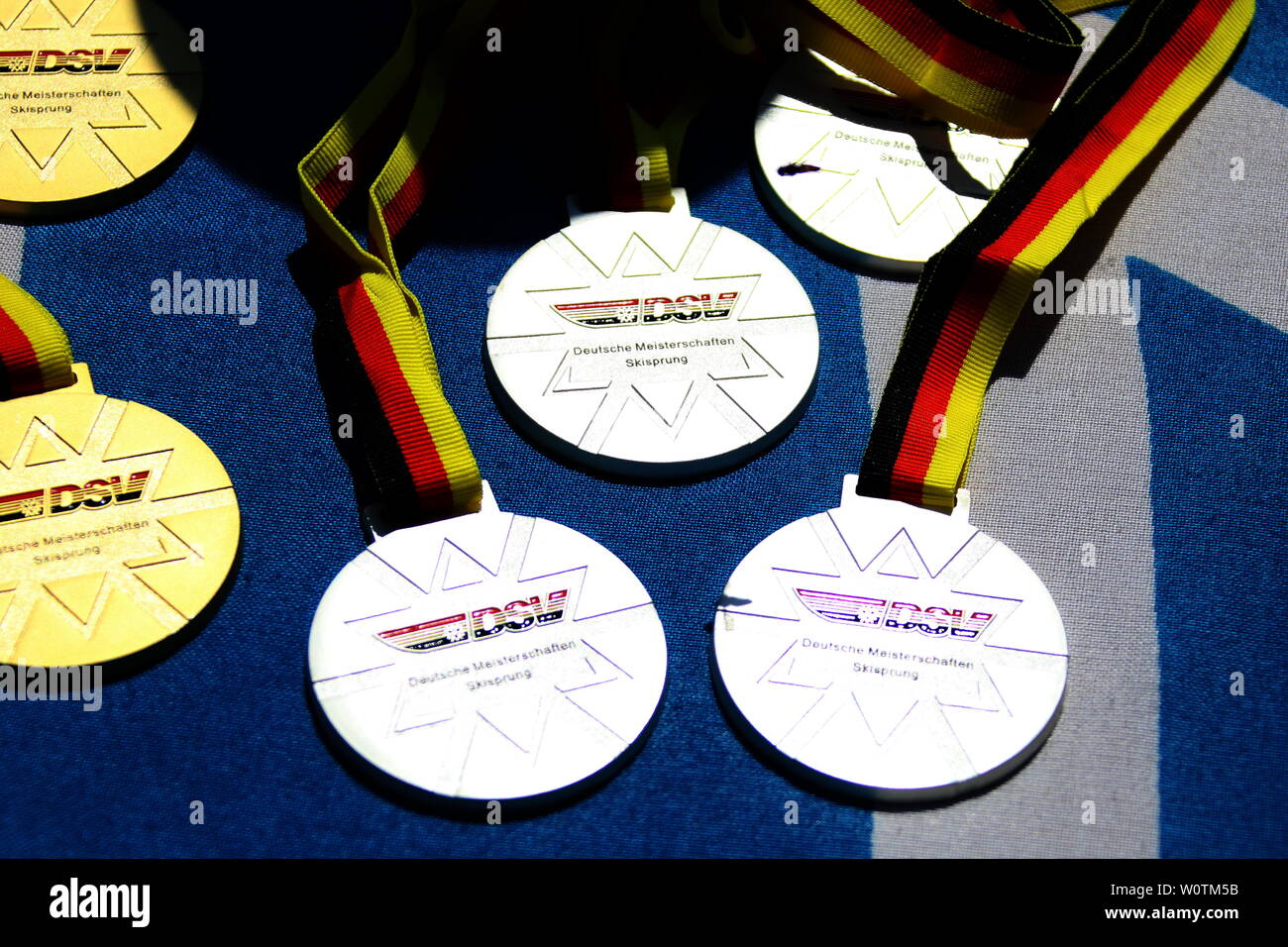 Medaillen für den Teamwettkampf Skisprung DM 2018 Hinterzarten Stock Photo