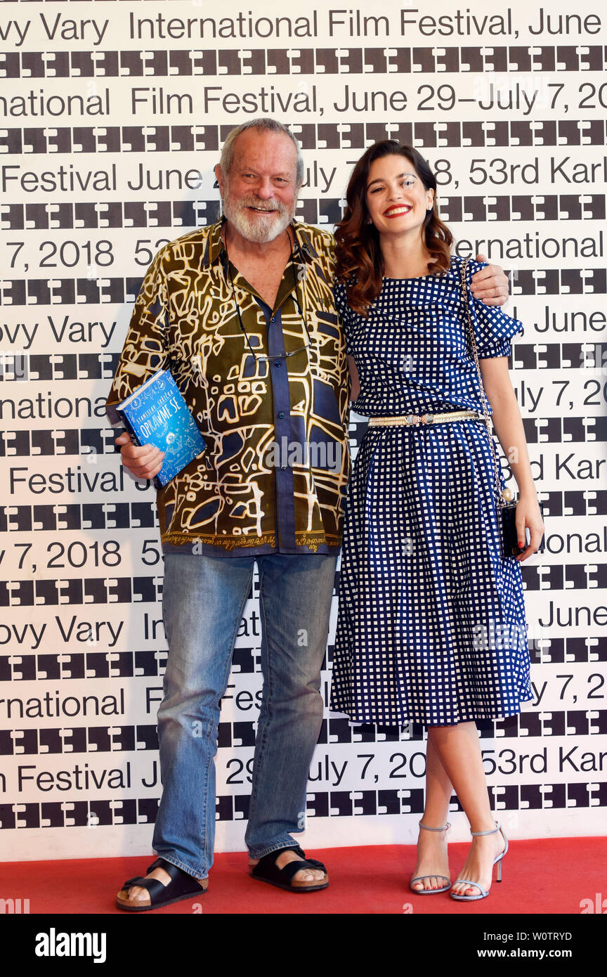 Terry Gilliam und Joana Ribeiro beim Fotocall zum Film 'The Man who killed Don Quixote' im Thermal Hotel in Karlovy Vary am 04.07.2018 Stock Photo