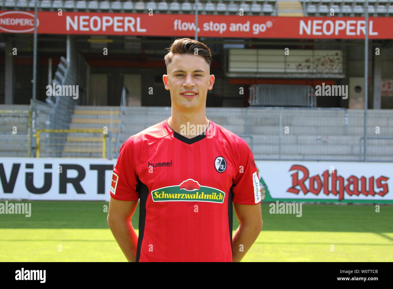 Robin Koch (Freiburg) - SC Freiburg Mannschaftsfoto 2018-19 Stock Photo -  Alamy