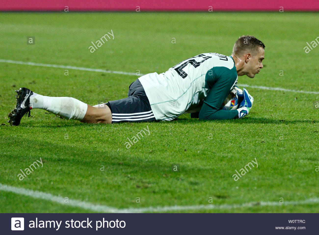 Austria Vs Sweden Kristoffer Nordfeldt Sweden 2018 09 06 Generali Center Nationalteam Sweden Football Vienna Stock Photo Alamy