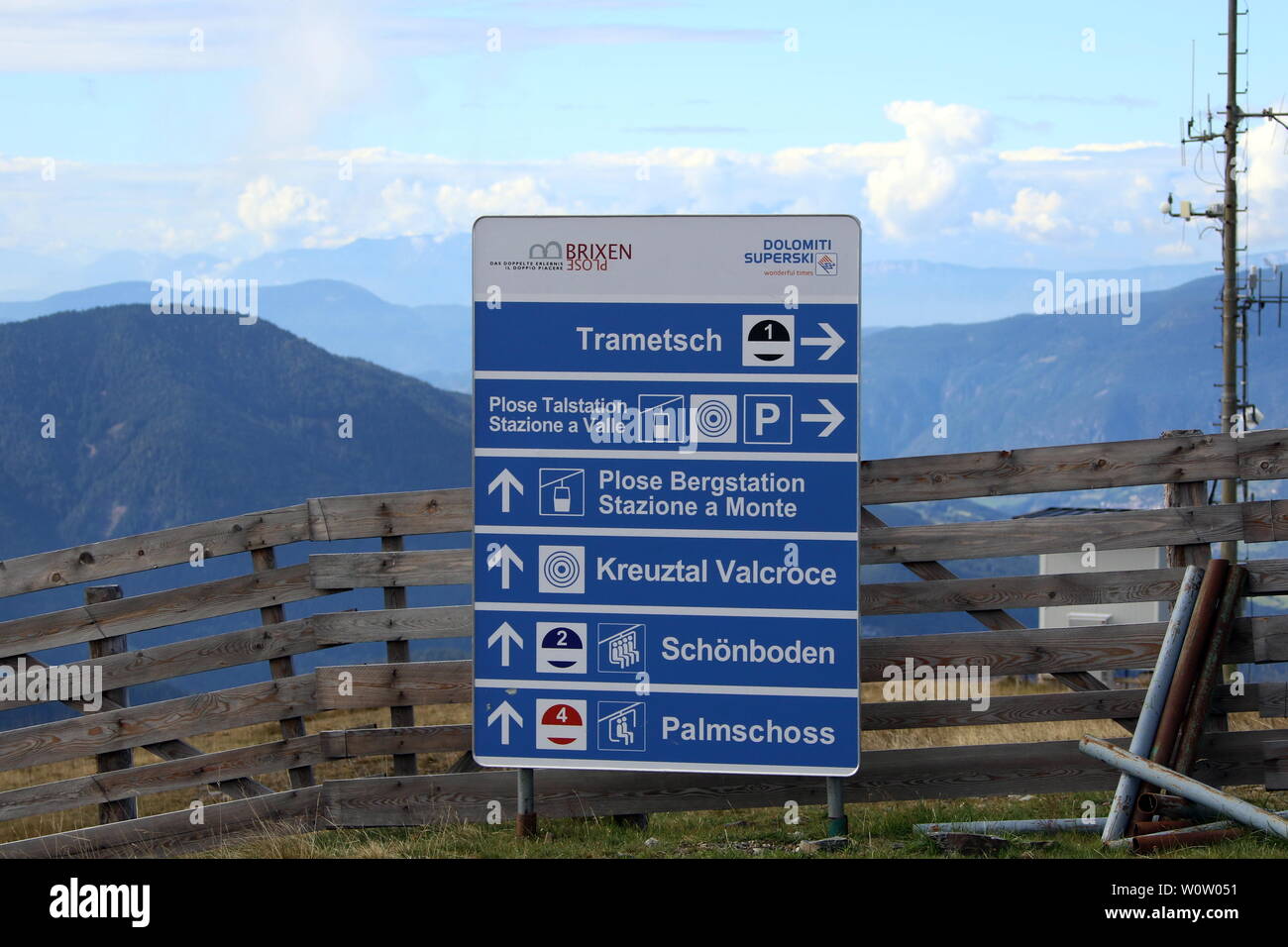 Hinweistafel auf das Ski- und Wandergebiet Plose bei Brixen in Suedtirol /Alto Adige 2018 Stock Photo
