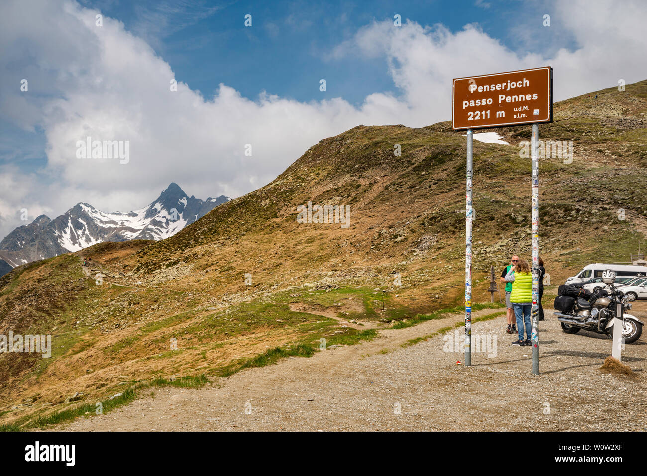 Tourists at Passo Pennes (Penserjoch), Etschenspitze massif in distance, Sarntal Alps, Trentino-Alto Adige, Italy Stock Photo