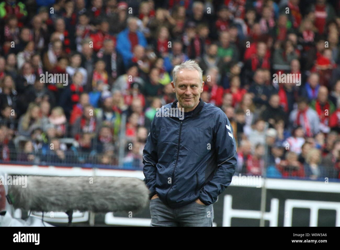 Trainer Christian Streich Freiburg 1 Bl 18 19 11 Sptg Sc Freiburg Vs Fsv Mainz 05