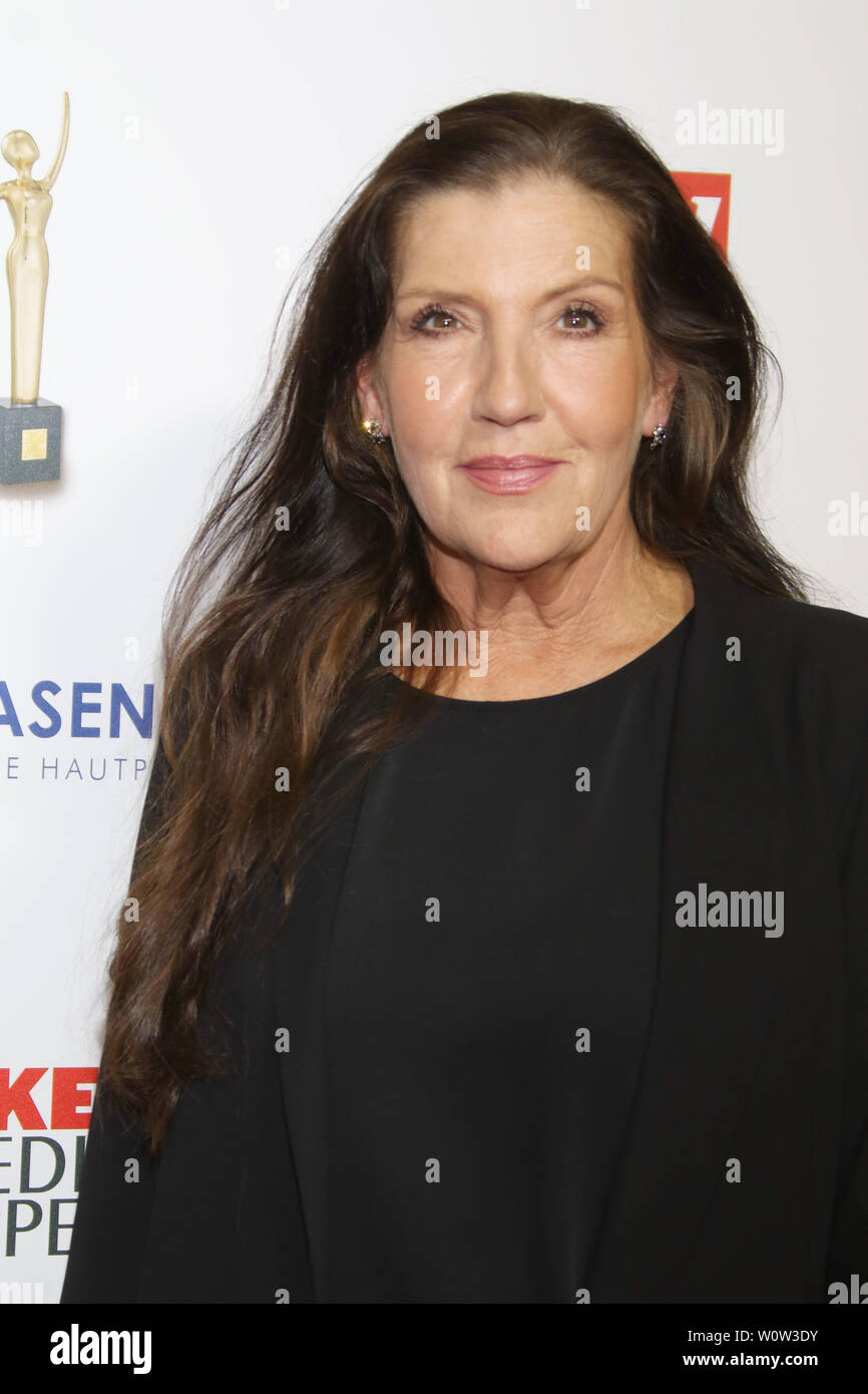 Katy Karrenbauer Verleihung Goldene Bild Der Frau Operettenhaus Hamburg 07 11 2018 Stock Photo Alamy