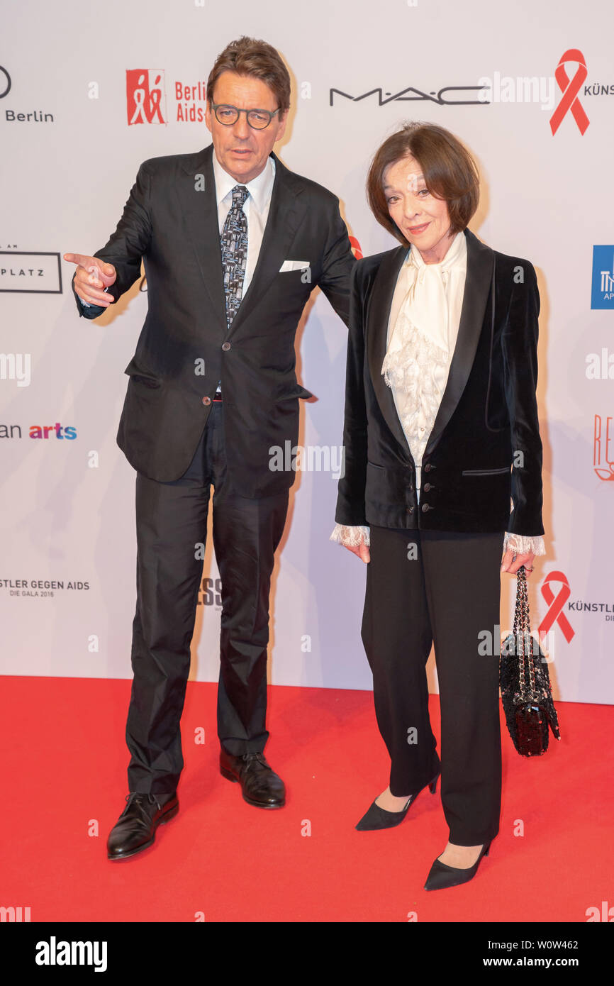 Peter Wolf, Susanne Juhnke during the Artists Against Aids Gala (Kuenstler gegen Aids Gala) at Stage Theater des Westens on November 19, 2018 in Berlin, Germany. Stock Photo