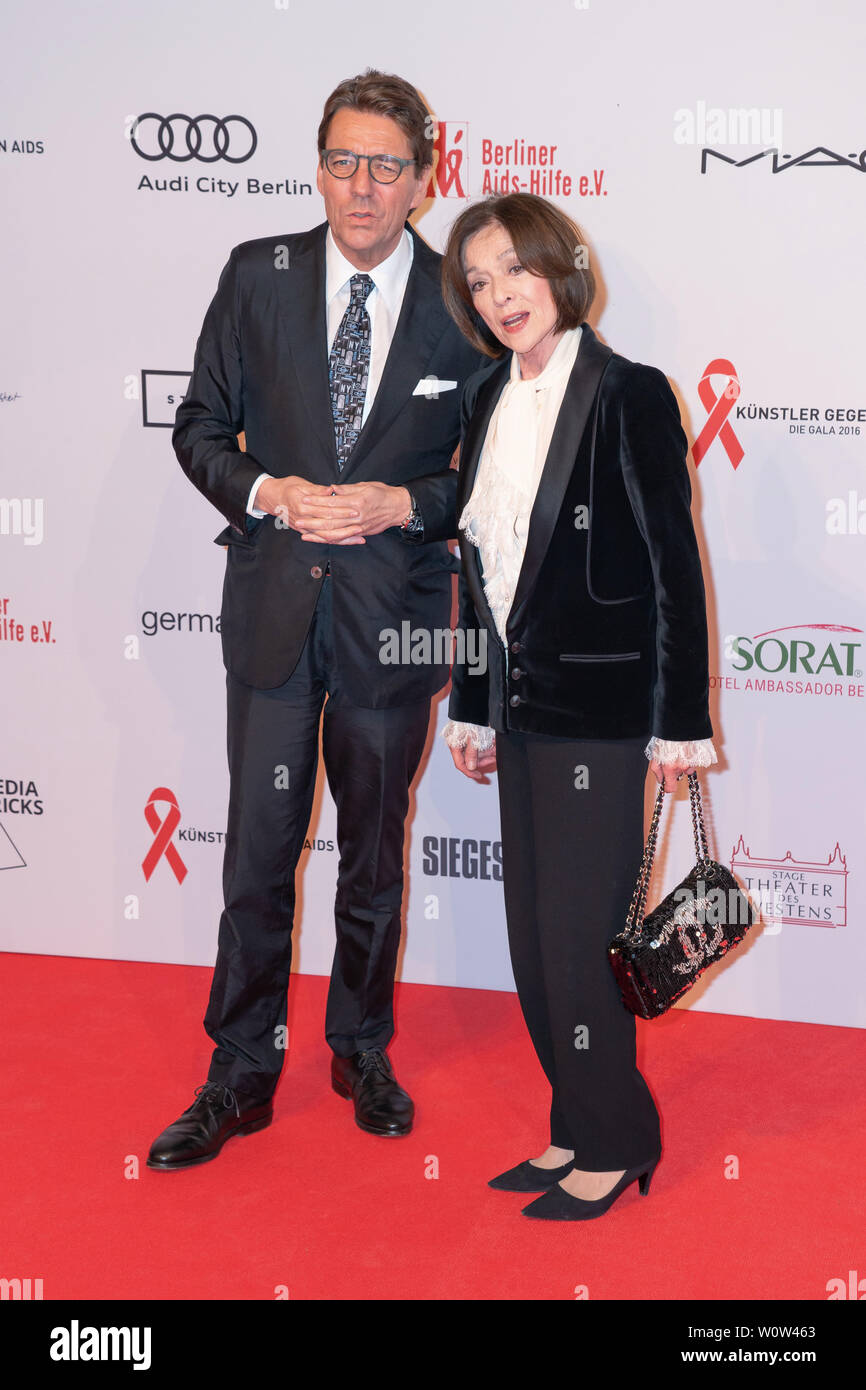 Peter Wolf, Susanne Juhnke during the Artists Against Aids Gala (Kuenstler gegen Aids Gala) at Stage Theater des Westens on November 19, 2018 in Berlin, Germany. Stock Photo