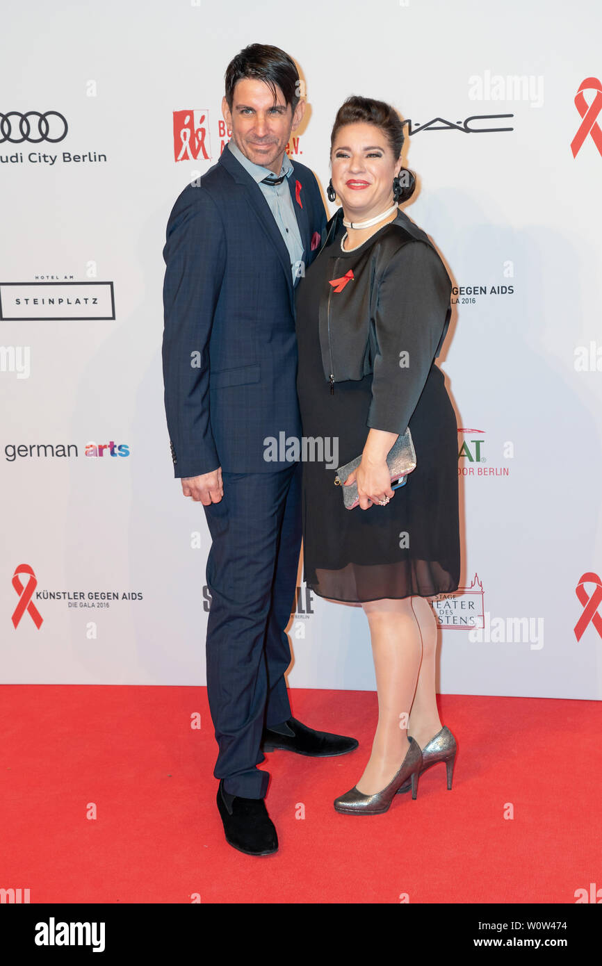 Eric Benson (son of Iggy Pop) during the Artists Against Aids Gala  (Kuenstler gegen Aids Gala) at Stage Theater des Westens on November 19,  2018 in Berlin, Germany Stock Photo - Alamy