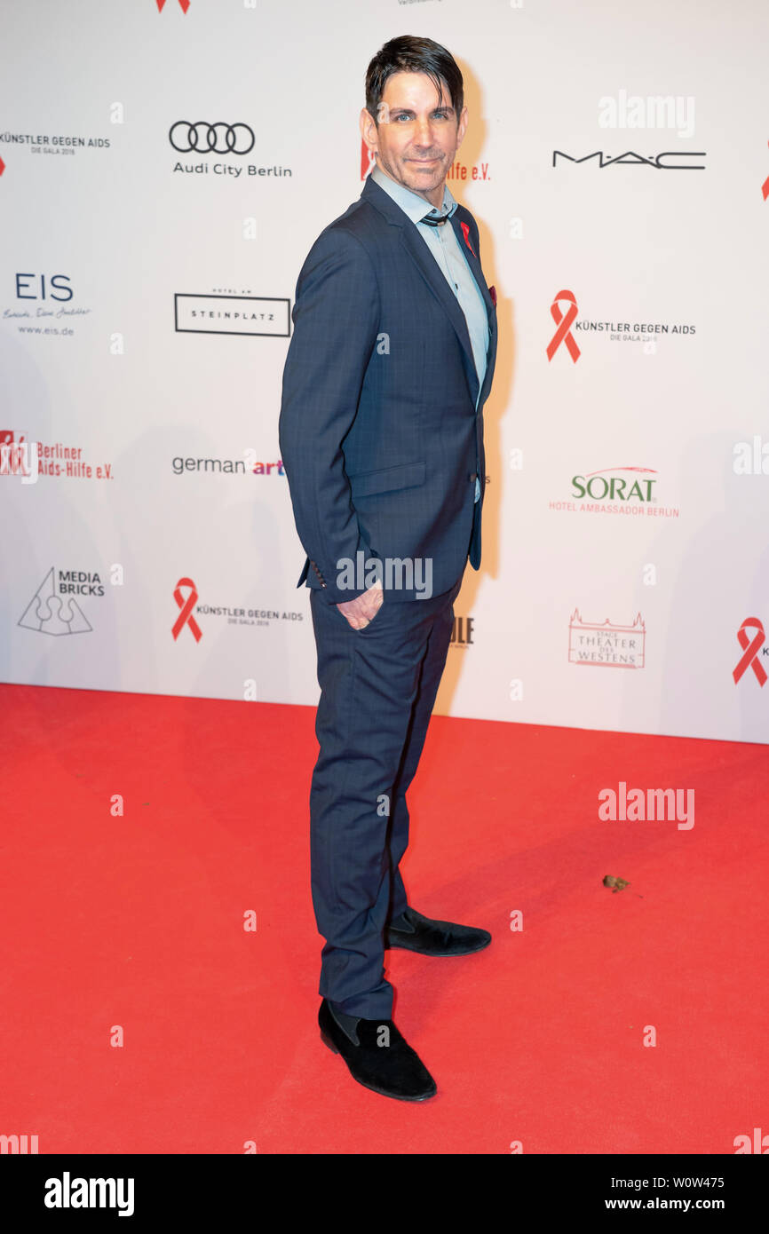 Eric Benson (son of Iggy Pop) during the Artists Against Aids Gala  (Kuenstler gegen Aids Gala) at Stage Theater des Westens on November 19,  2018 in Berlin, Germany Stock Photo - Alamy